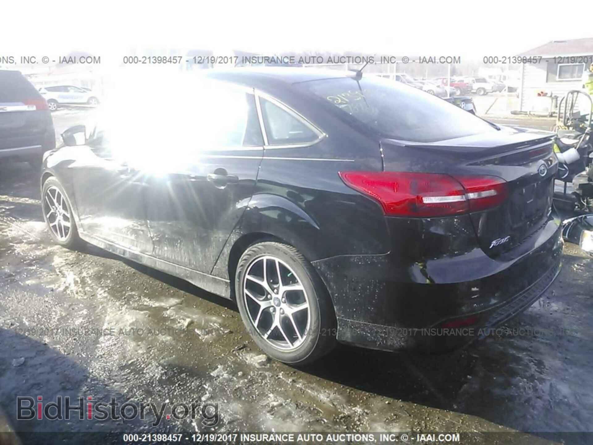 2016 Ford Focus - VIN: 1FADP3F28GL357979 - Photo 3