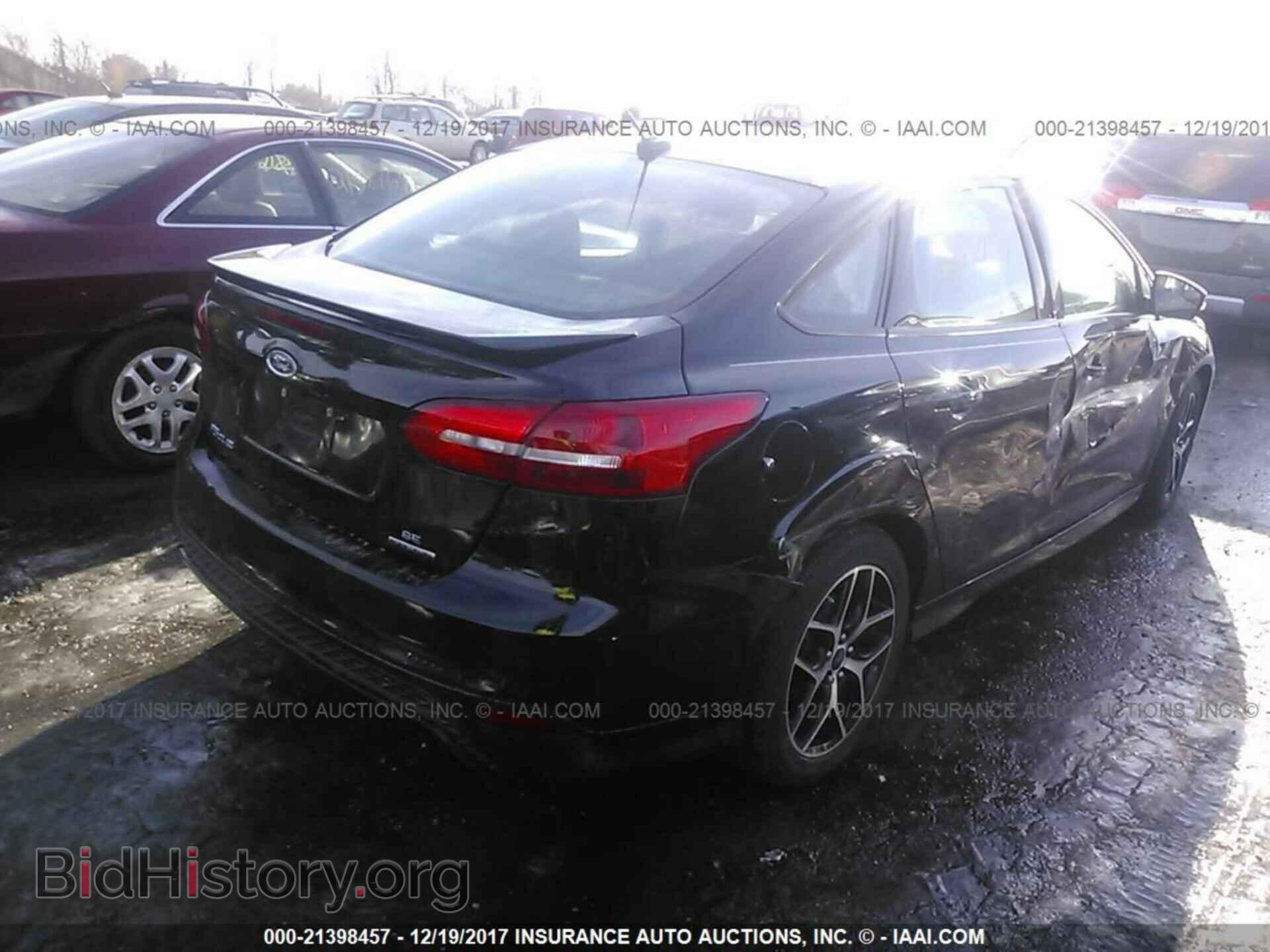 2016 Ford Focus - VIN: 1FADP3F28GL357979 - Photo 4