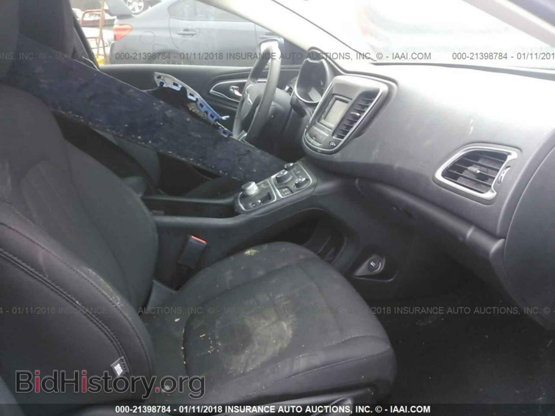 2016 Chrysler 200 - VIN: 1C3CCCAB7GN112575 - Photo 5