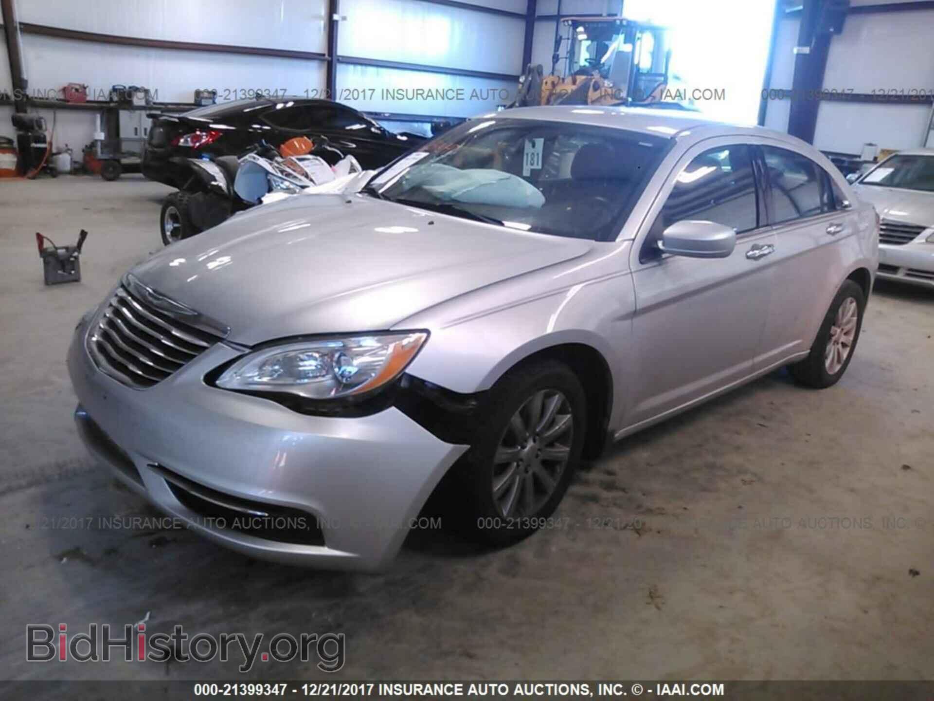 2011 Chrysler 200 - VIN: 1C3BC1FB4BN625400 - Фото 2