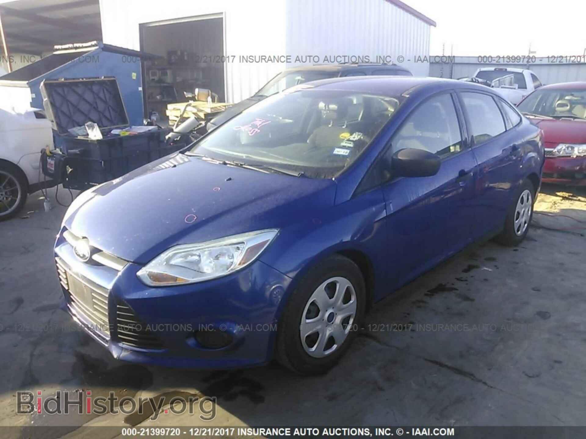 2012 Ford Focus - VIN: 1FAHP3E21CL428663 - Photo 2