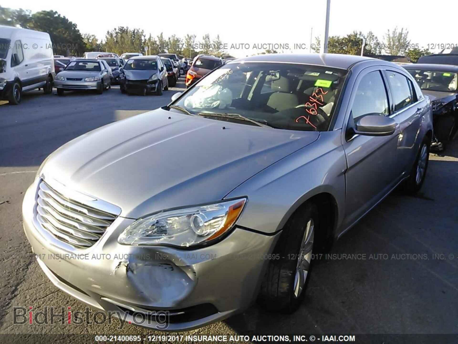 2013 Chrysler 200 - VIN: 1C3CCBBB1DN763432 - Фото 2