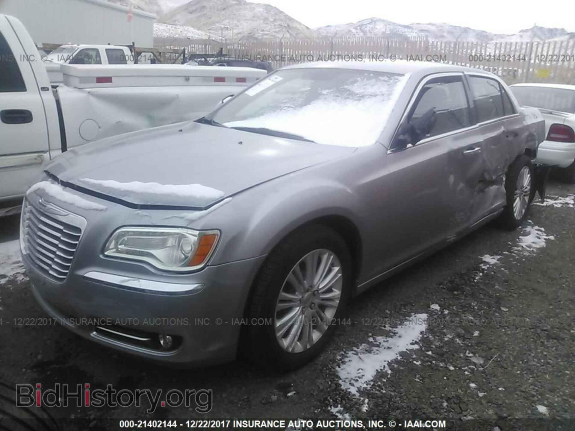 2013 Chrysler 300c - VIN: 2C3CCAKG5DH683095 - Фото 2