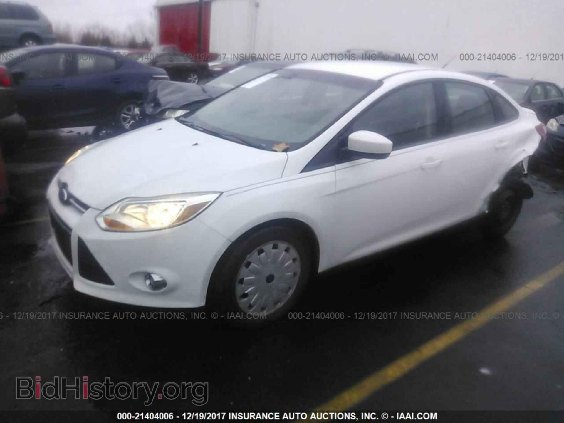 2012 Ford Focus - VIN: 1FAHP3F23CL166840 - Photo 2
