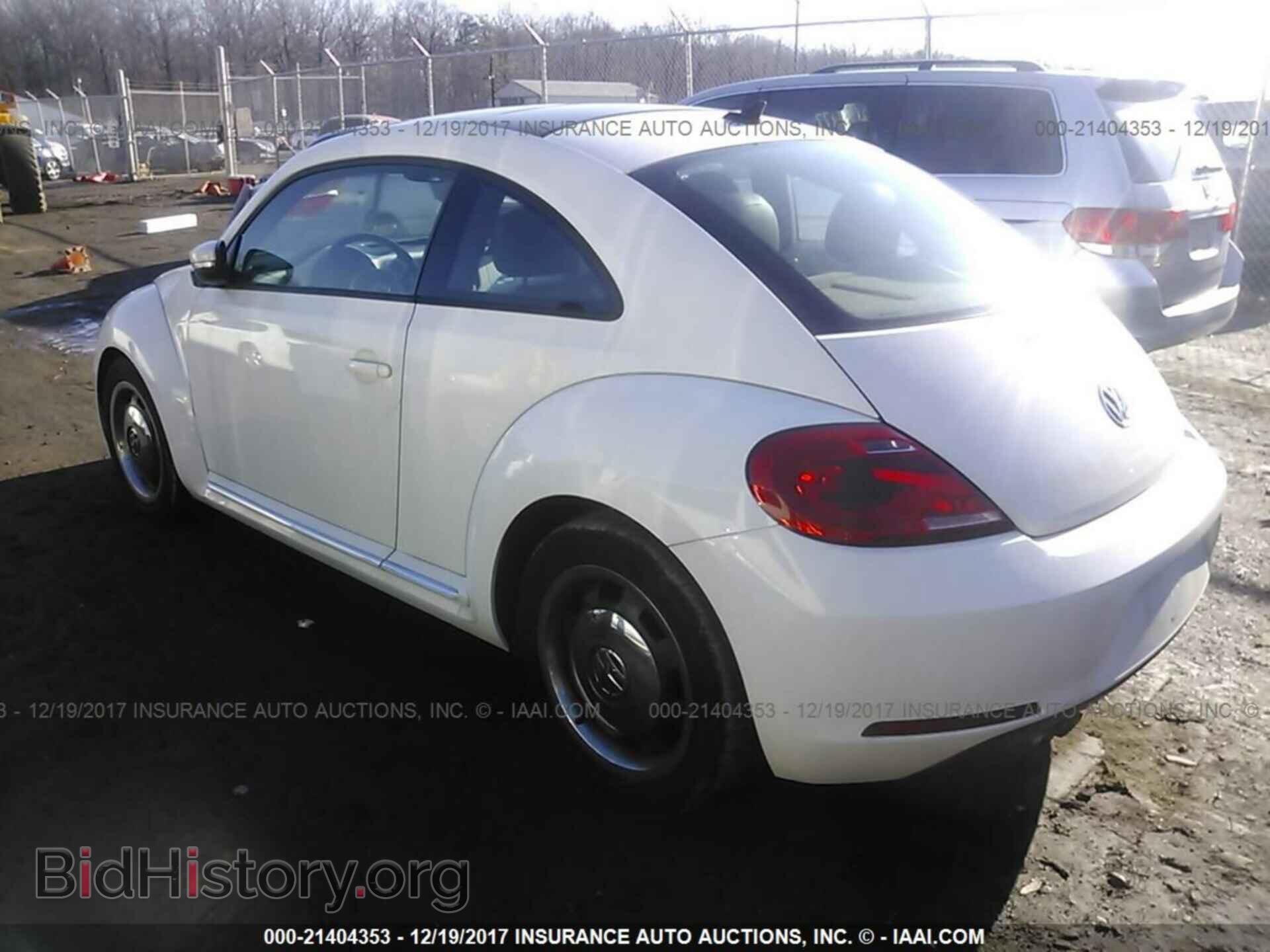 2012 Volkswagen Beetle - VIN: 3VWJP7AT9CM629062 - Фото 3