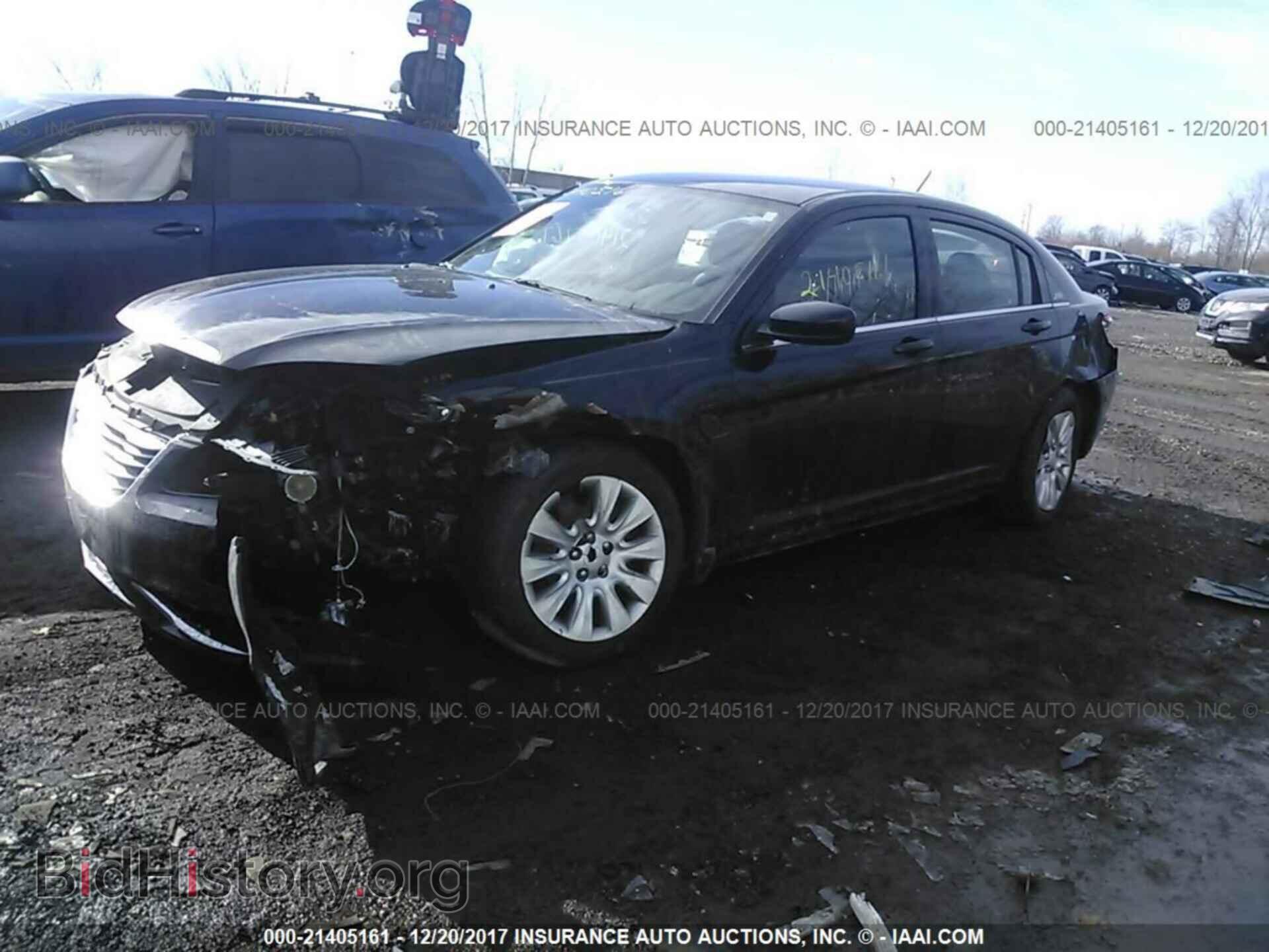 2013 Chrysler 200 - VIN: 1C3CCBAG3DN723883 - Фото 2