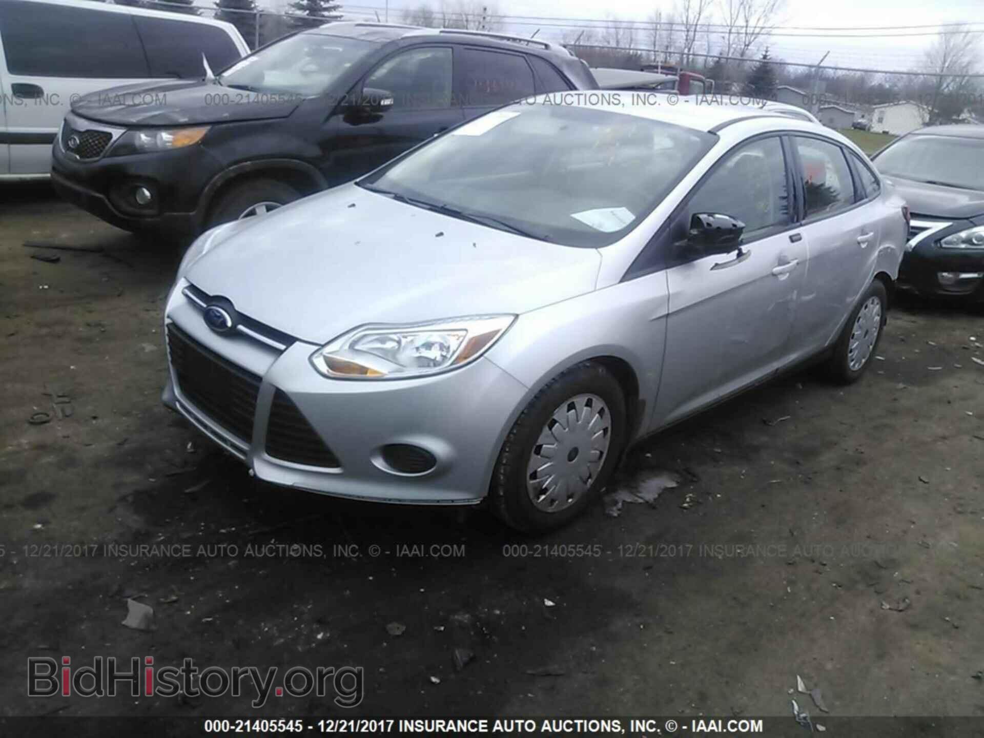 2013 Ford Focus - VIN: 1FADP3F27DL233570 - Photo 2