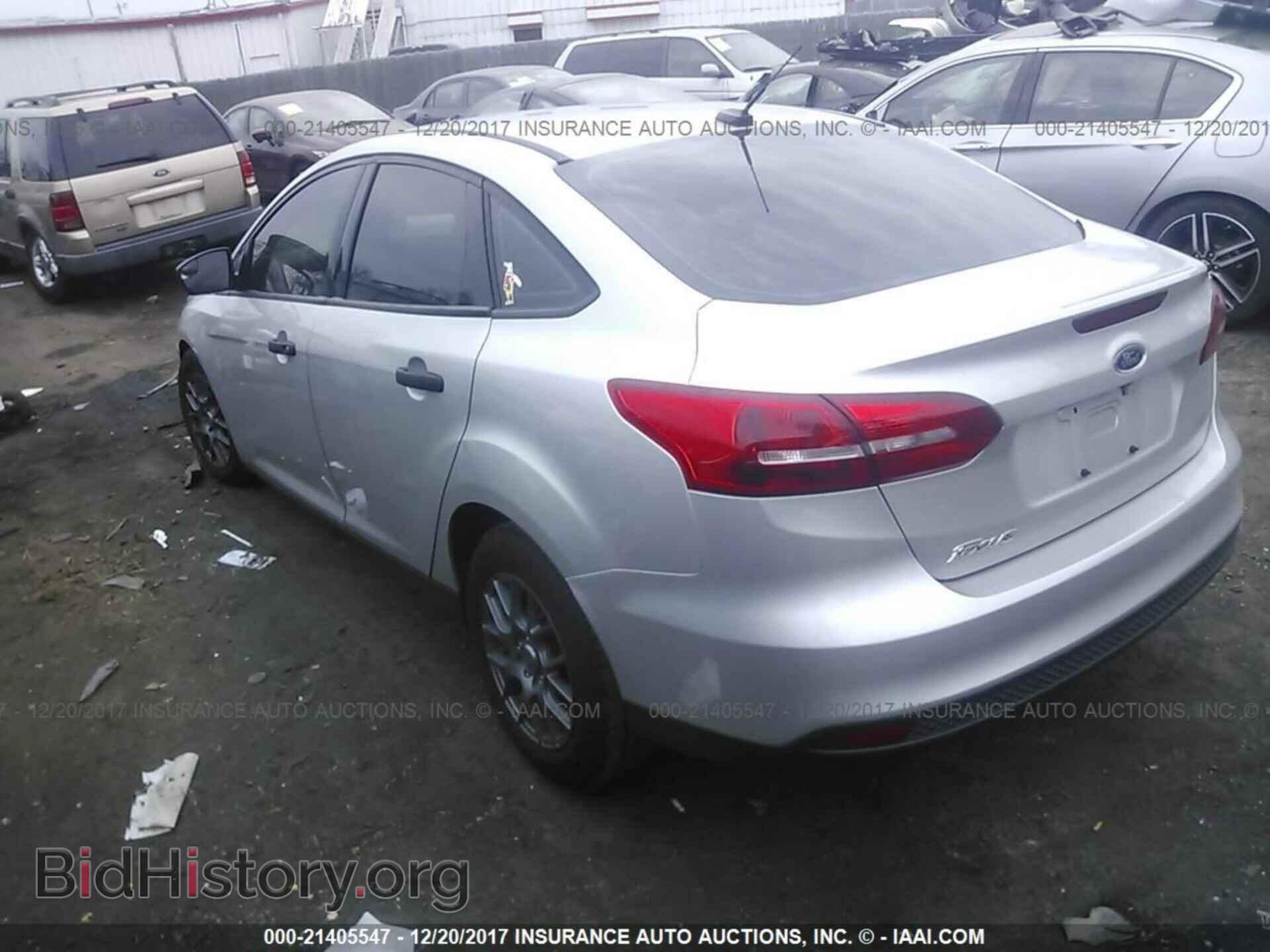 2016 Ford Focus - VIN: 1FADP3E21GL242450 - Photo 3