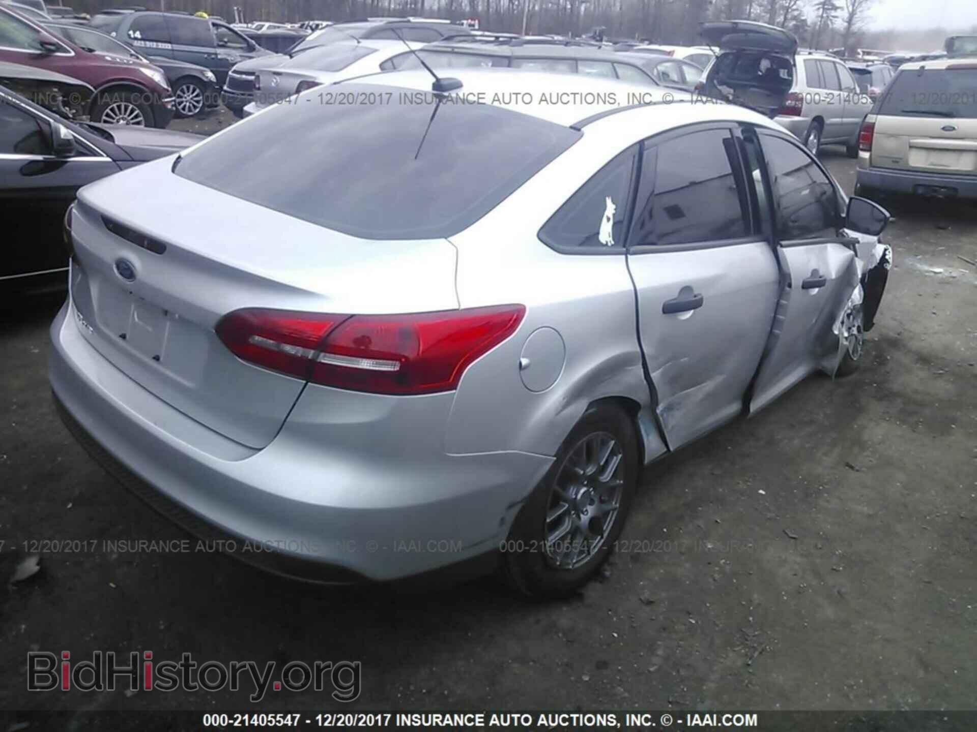 2016 Ford Focus - VIN: 1FADP3E21GL242450 - Photo 4