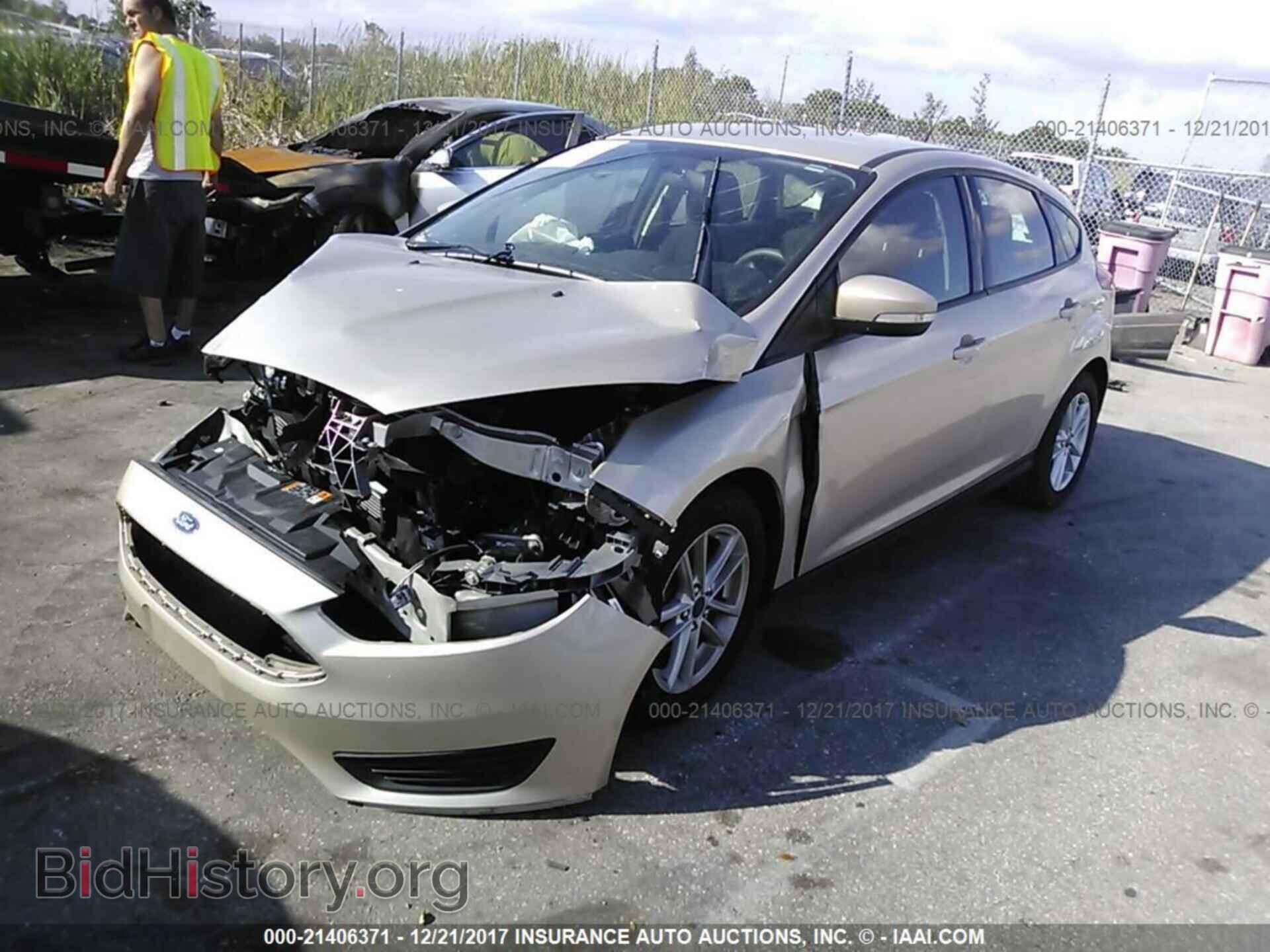 2017 Ford Focus - VIN: 1FADP3K26HL242014 - Photo 2
