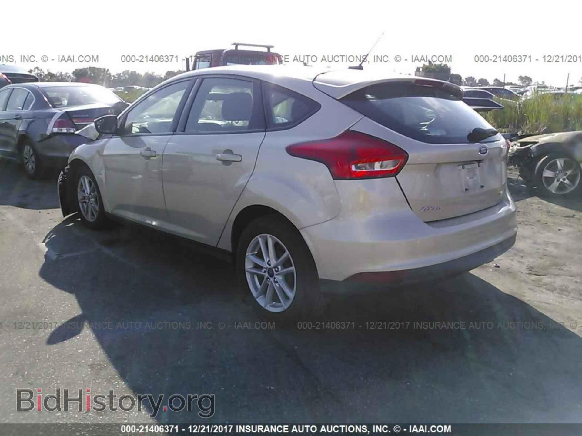 2017 Ford Focus - VIN: 1FADP3K26HL242014 - Photo 3