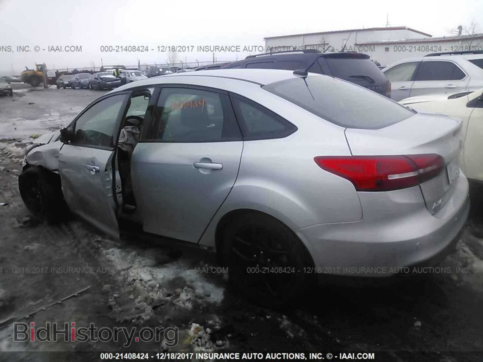 2016 Ford Focus - VIN: 1FADP3F28GL343712 - Photo 3