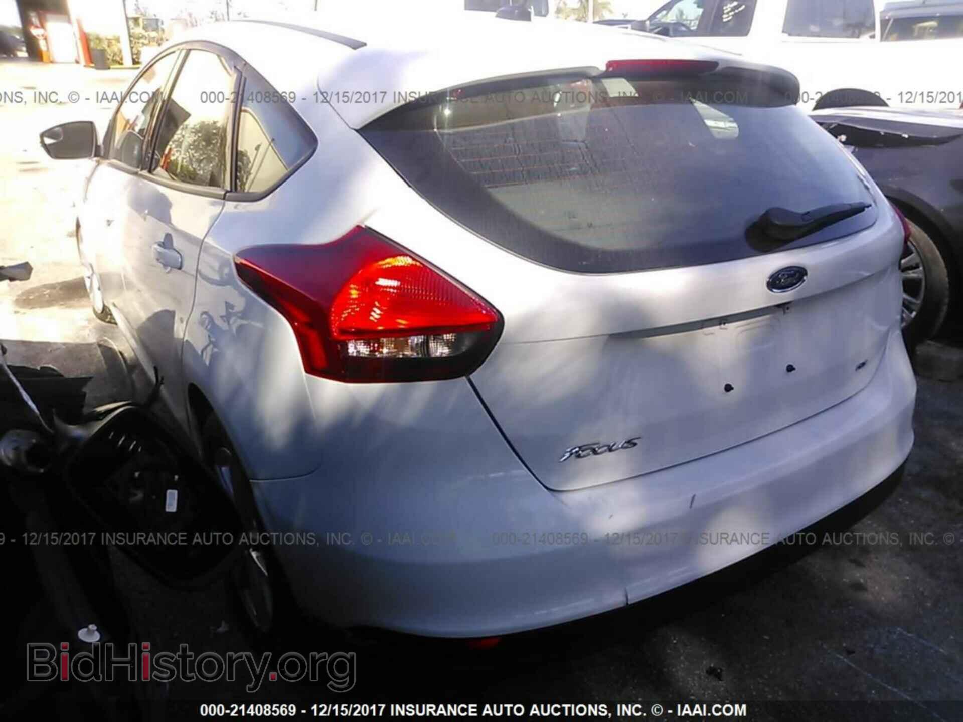 2017 Ford Focus - VIN: 1FADP3K25HL232400 - Photo 3