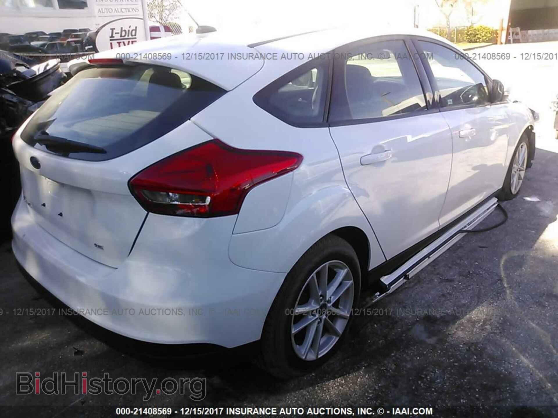 2017 Ford Focus - VIN: 1FADP3K25HL232400 - Photo 4