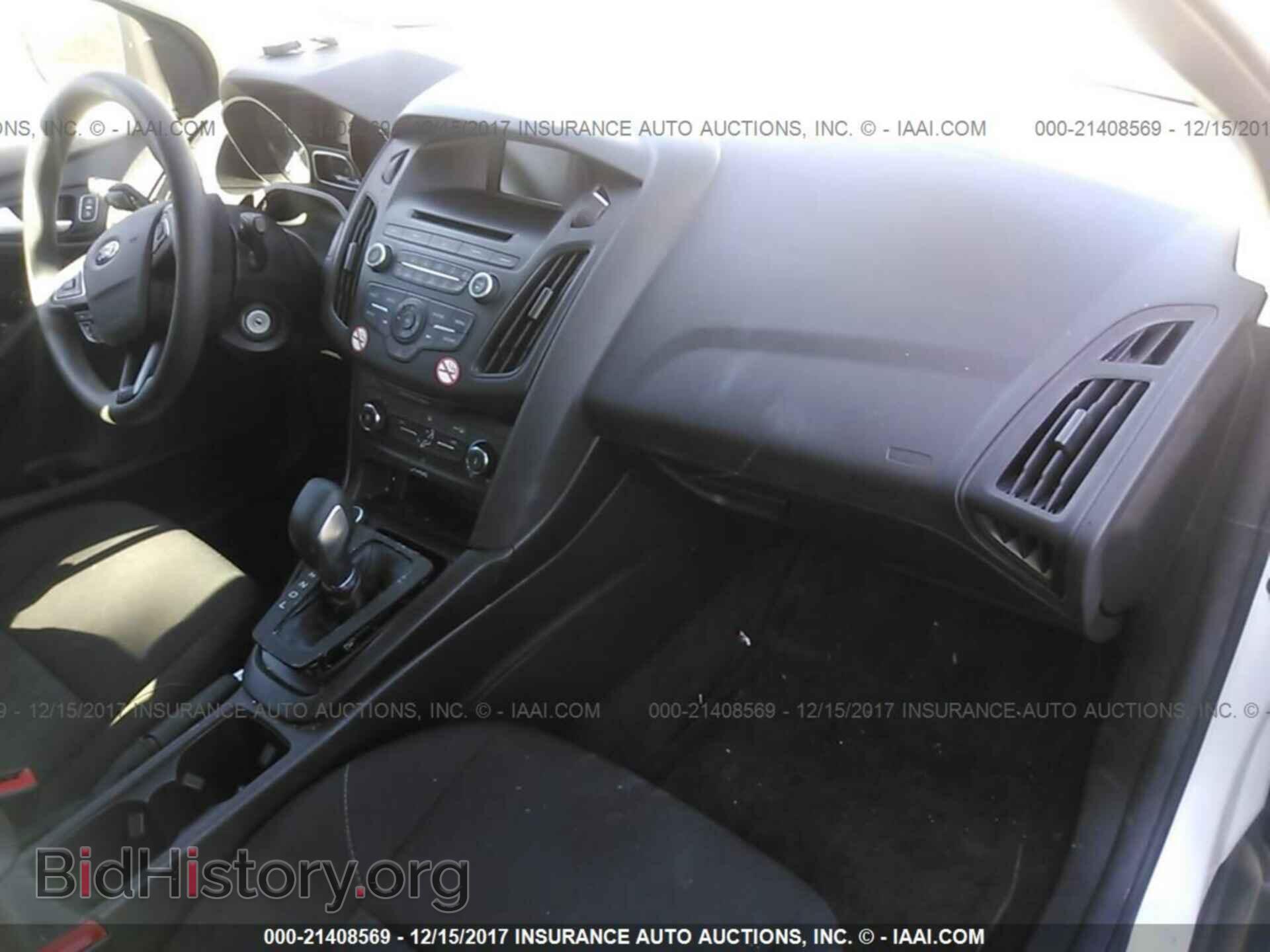 2017 Ford Focus - VIN: 1FADP3K25HL232400 - Photo 5