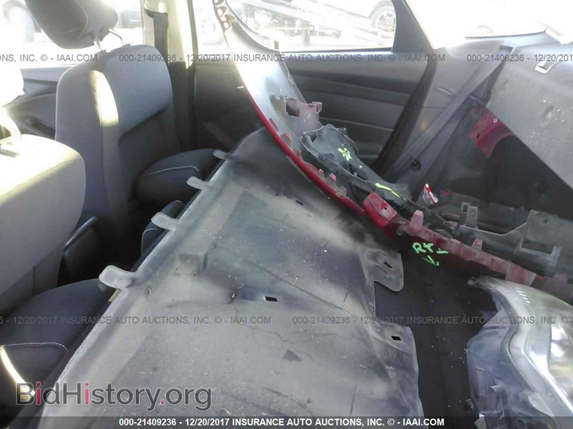 2012 Ford Focus - VIN: 1FAHP3F28CL301178 - Photo 8