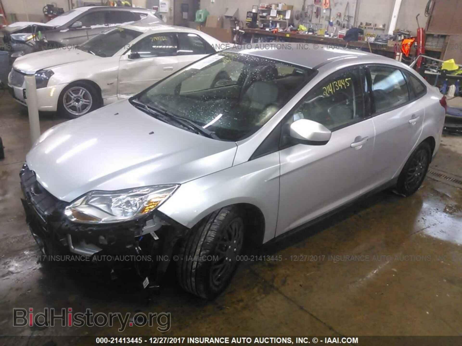 2012 Ford Focus - VIN: 1FAHP3F22CL215381 - Фото 2
