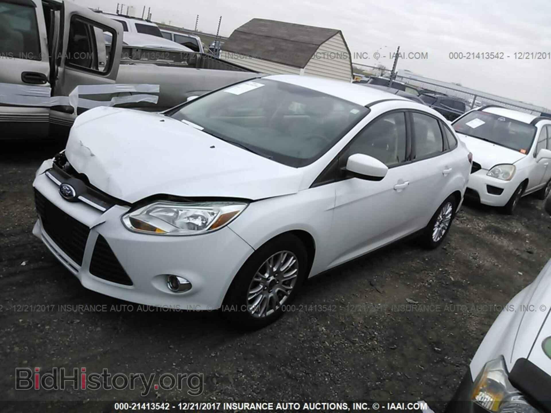 2012 Ford Focus - VIN: 1FAHP3F21CL147672 - Фото 2