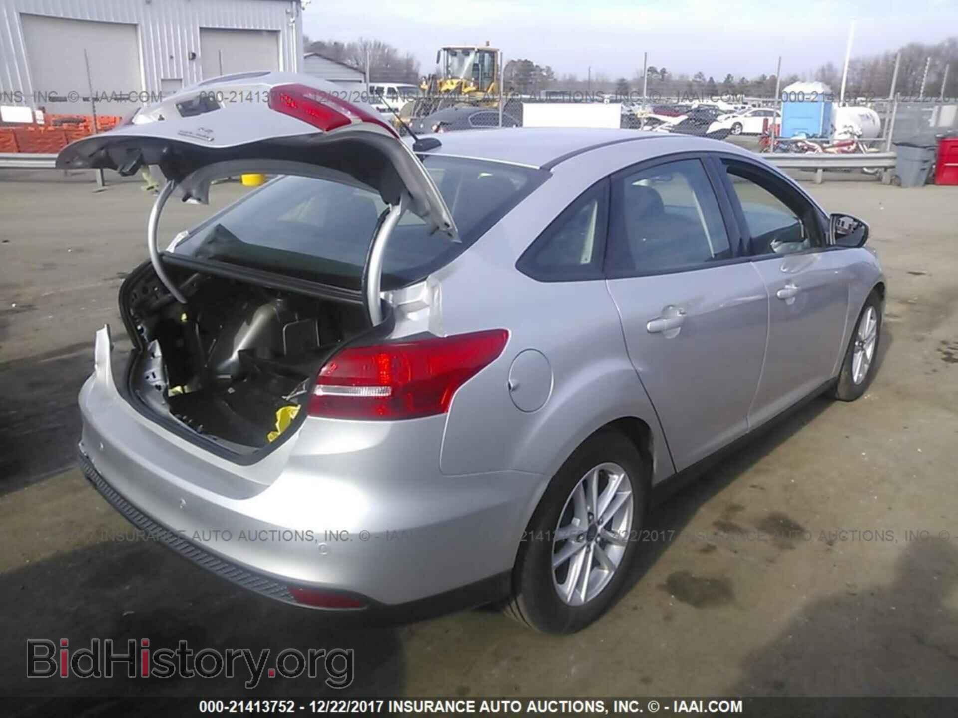 2015 Ford Focus - VIN: 1FADP3F2XFL252388 - Photo 4