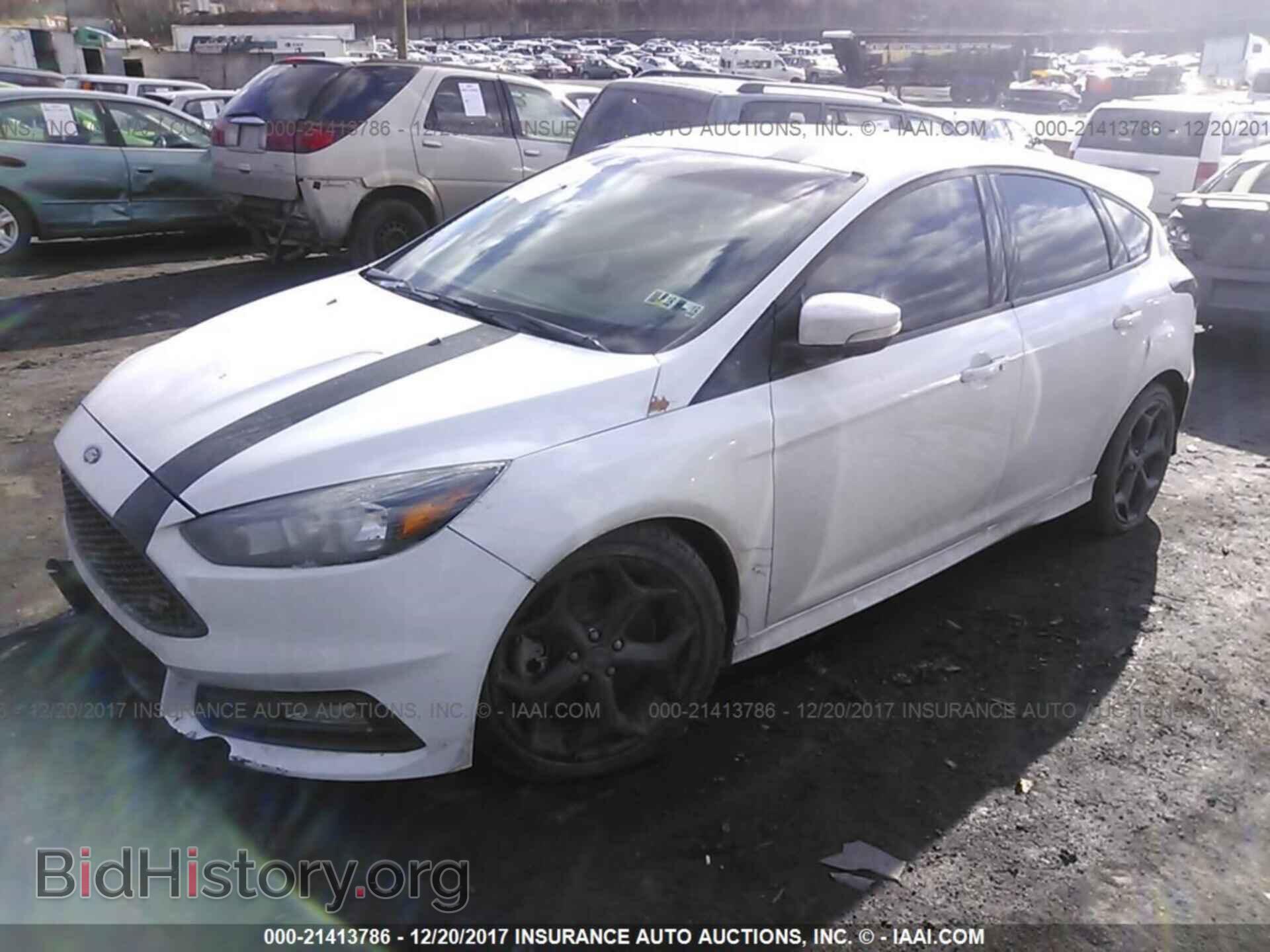 2017 Ford Focus - VIN: 1FADP3L9XHL310083 - Photo 2
