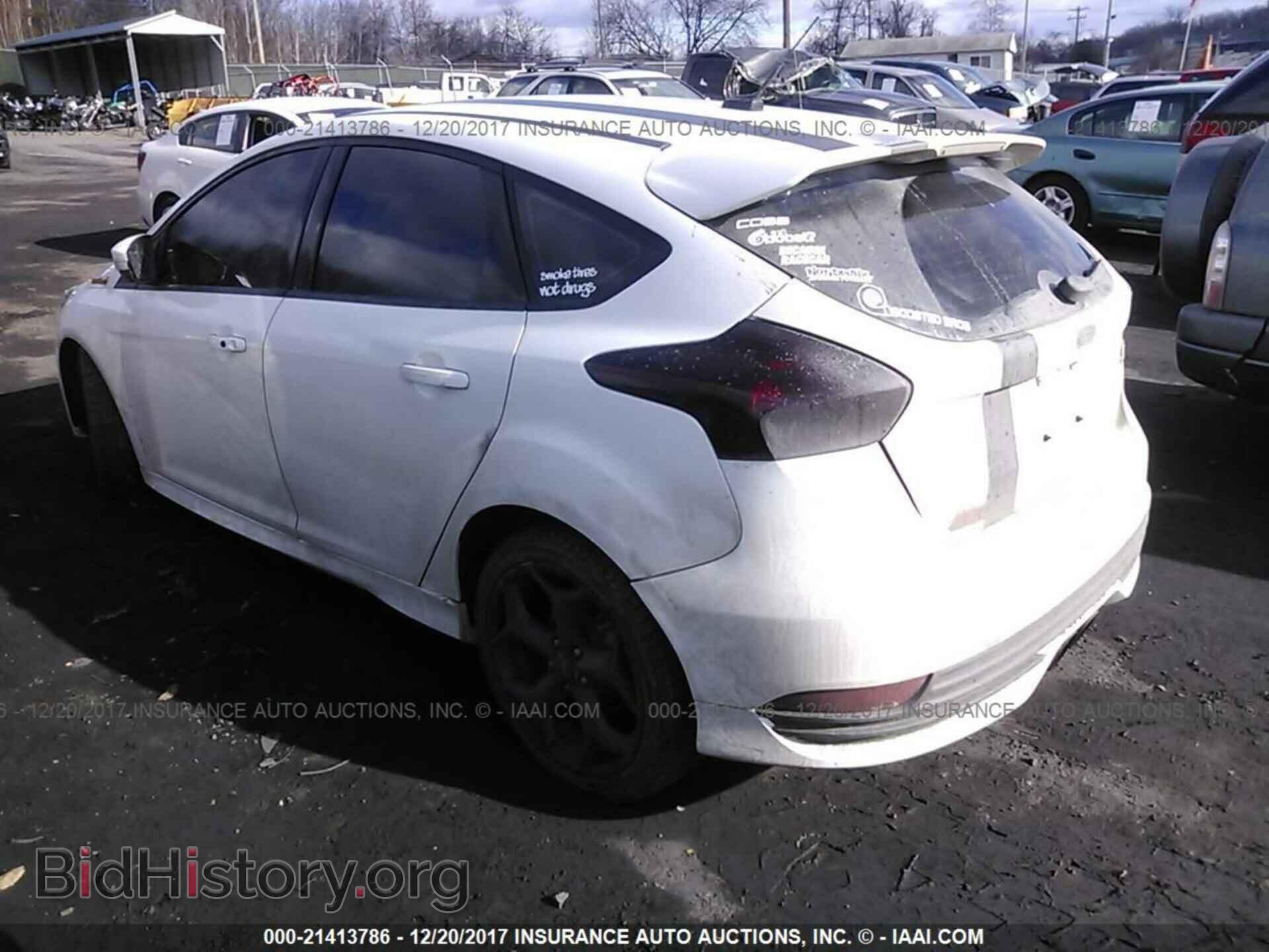 2017 Ford Focus - VIN: 1FADP3L9XHL310083 - Photo 3