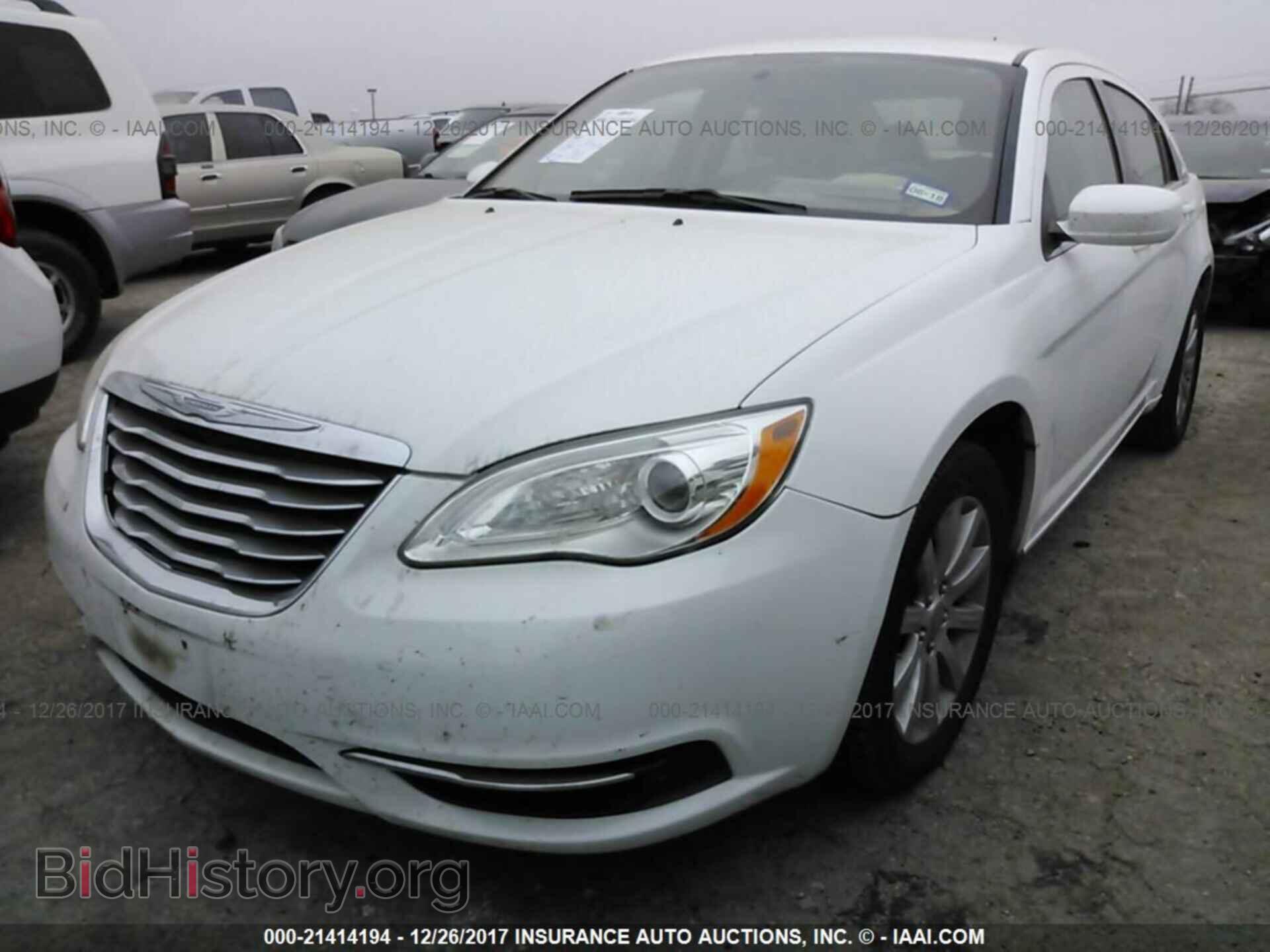 2013 Chrysler 200 - VIN: 1C3CCBBB1DN577745 - Photo 2
