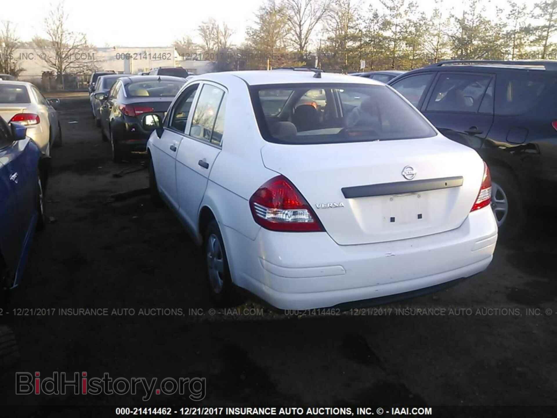2011 Nissan Versa - VIN: 3N1CC1AP3BL372933 - Фото 3