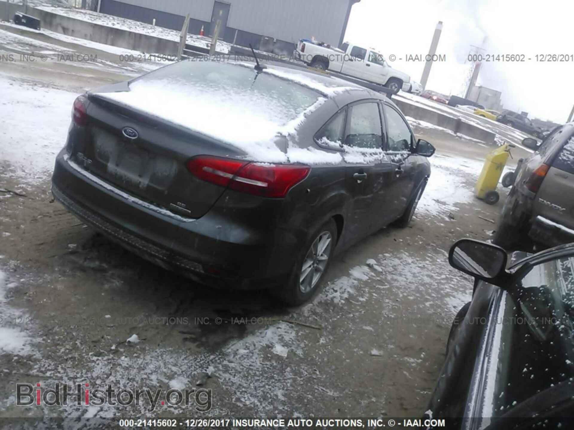 2015 Ford Focus - VIN: 1FADP3F27FL244166 - Photo 4