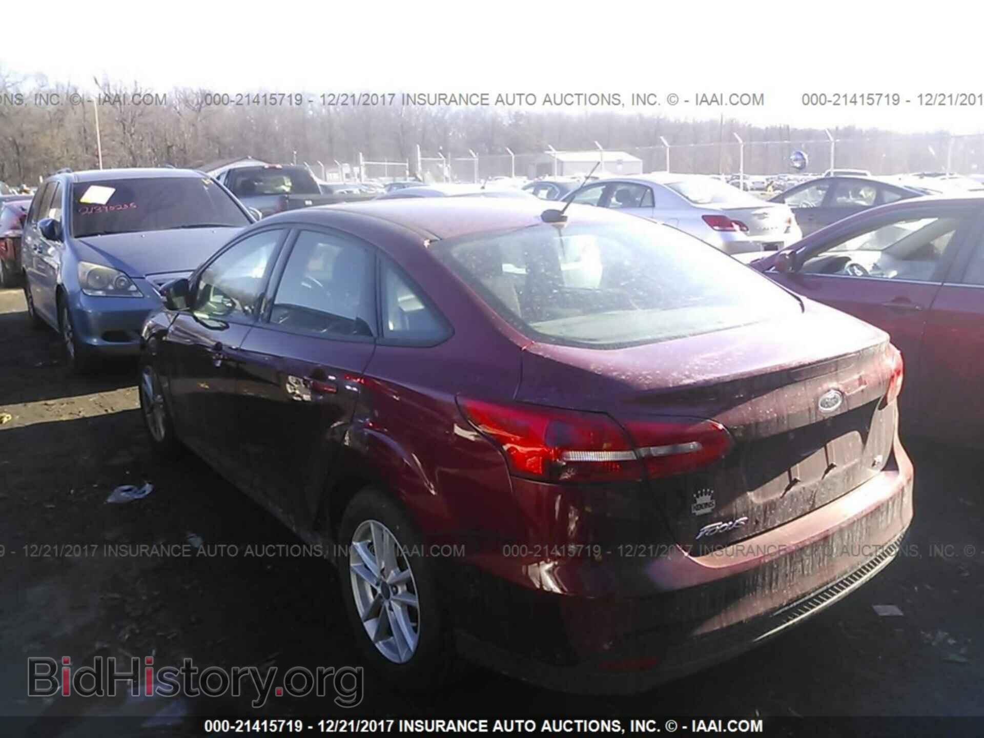 2016 Ford Focus - VIN: 1FADP3F24GL318421 - Фото 3