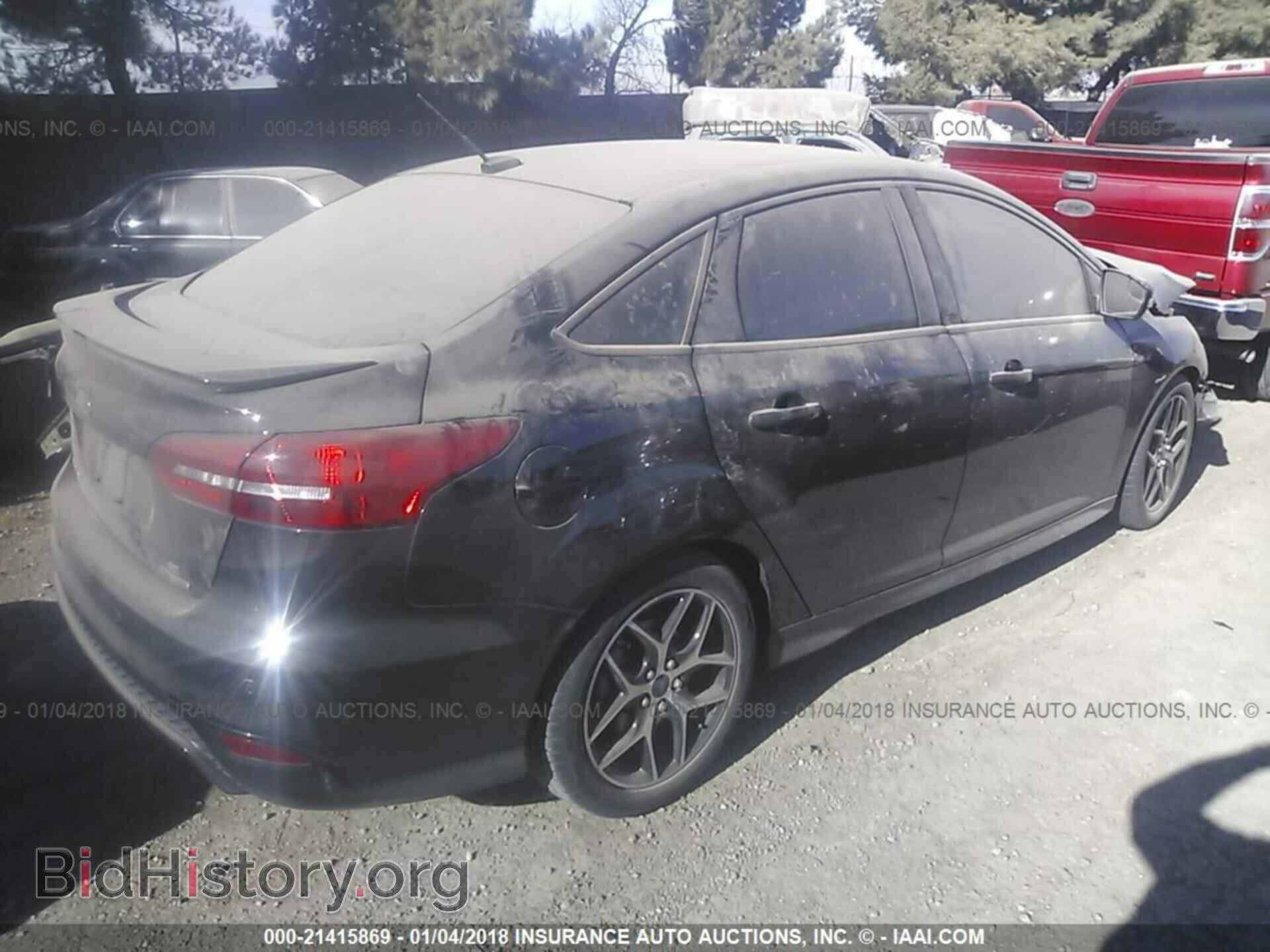 2015 Ford Focus - VIN: 1FADP3F26FL232123 - Photo 4