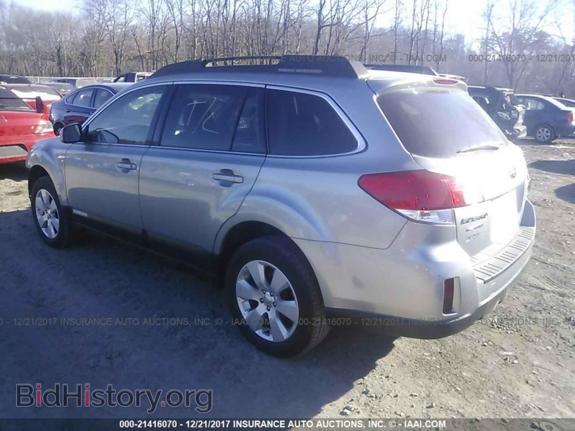 2011 Subaru Outback - VIN: 4S4BRBCC2B3364093 - Фото 3