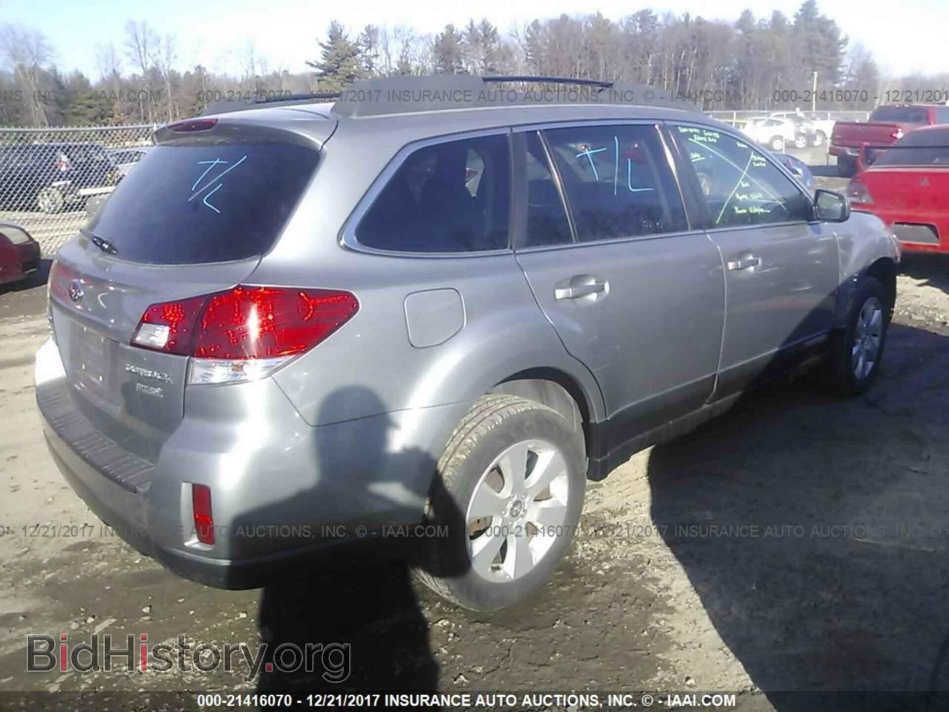 2011 Subaru Outback - VIN: 4S4BRBCC2B3364093 - Фото 4
