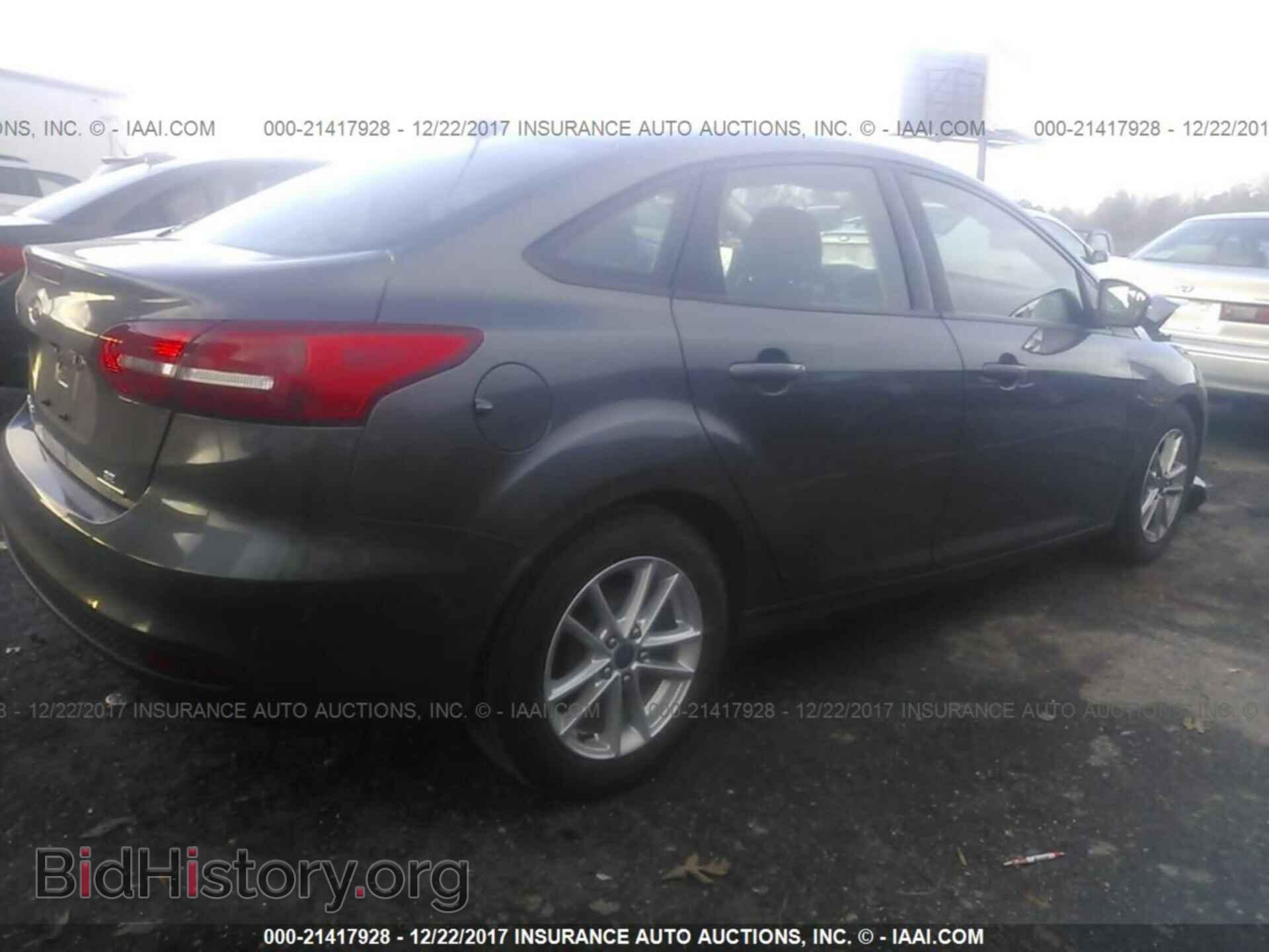 2015 Ford Focus - VIN: 1FADP3F23FL304332 - Photo 4