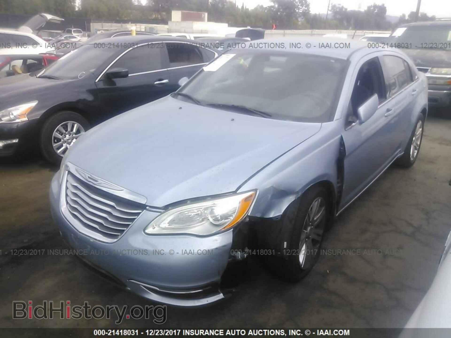 2013 Chrysler 200 - VIN: 1C3CCBAB5DN670317 - Фото 2