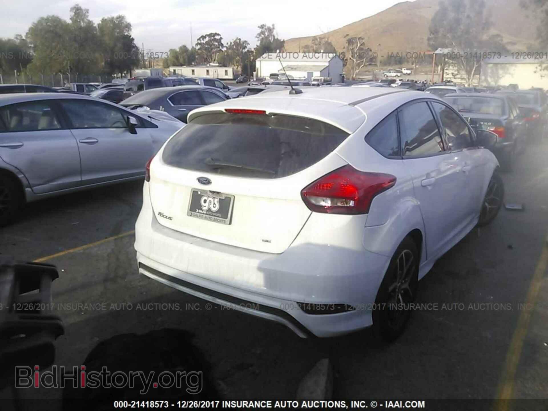 2015 Ford Focus - VIN: 1FADP3K23FL287747 - Photo 4