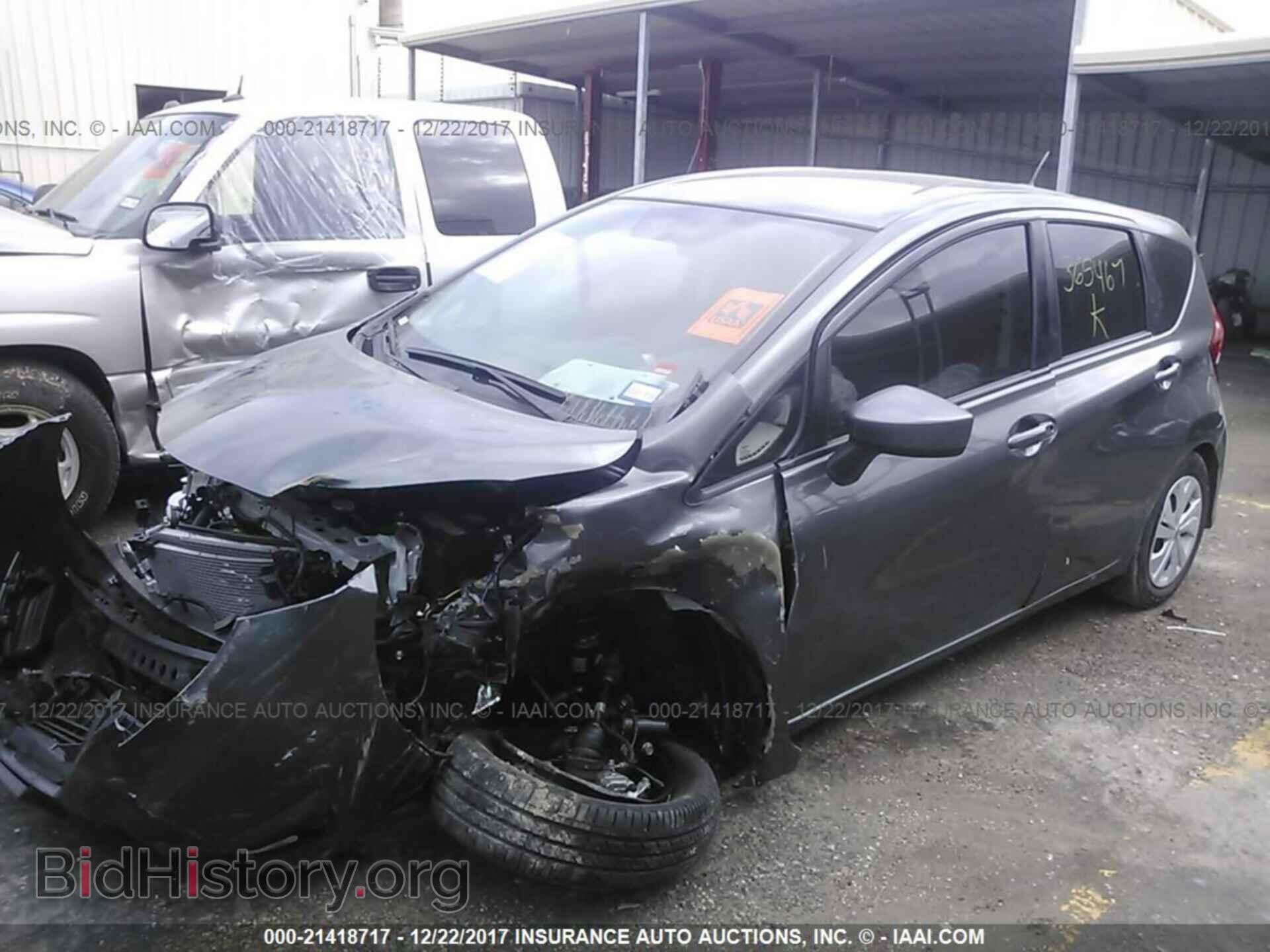 2017 Nissan Versa note - VIN: 3N1CE2CP1HL365467 - Фото 2