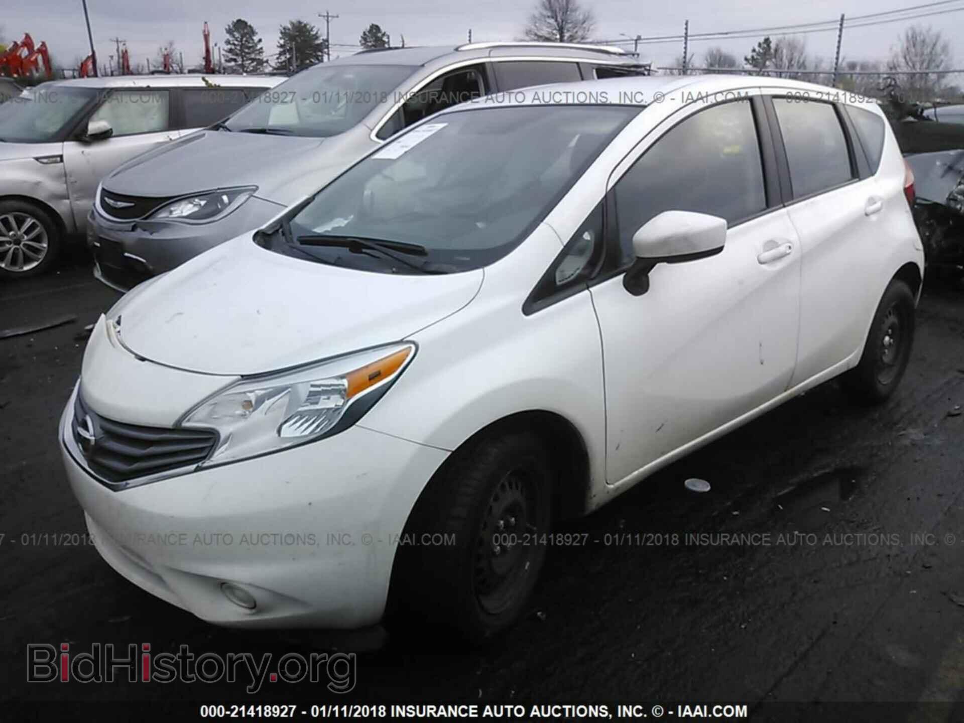 2015 Nissan Versa note - VIN: 3N1CE2CP9FL420325 - Фото 2