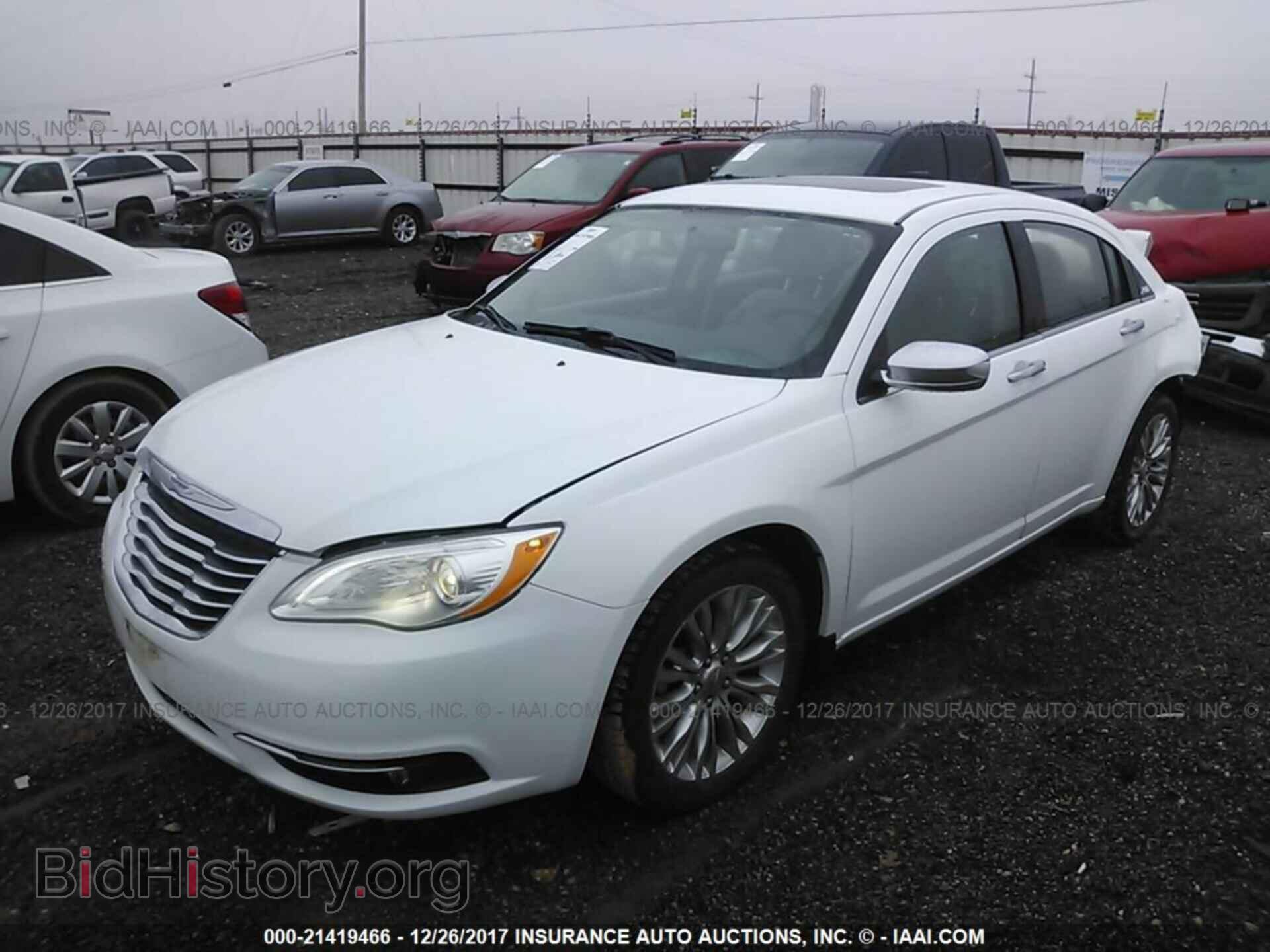 2012 Chrysler 200 - VIN: 1C3CCBCG1CN161235 - Фото 2
