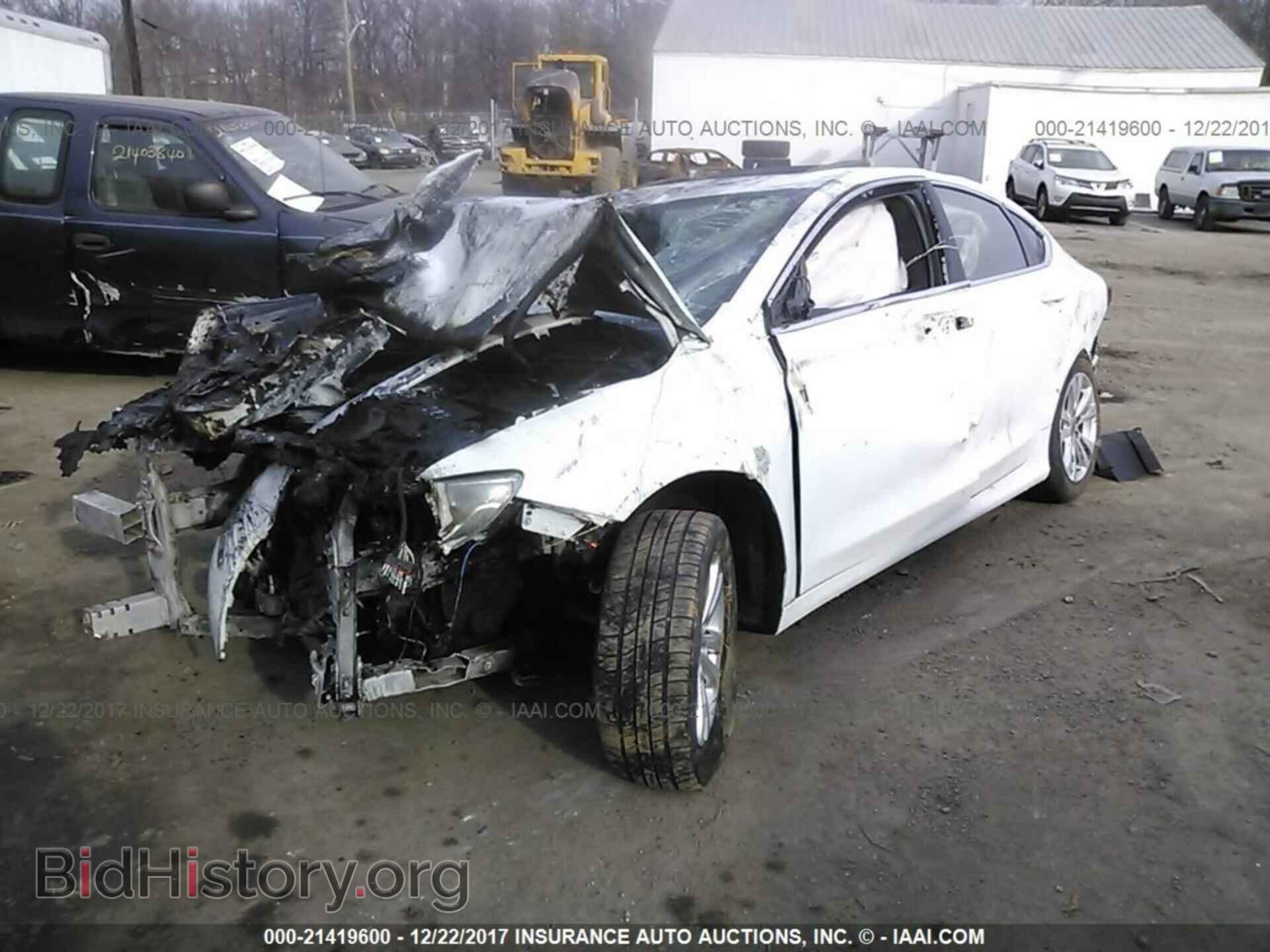 2015 Chrysler 200 - VIN: 1C3CCCAB2FN684961 - Photo 2