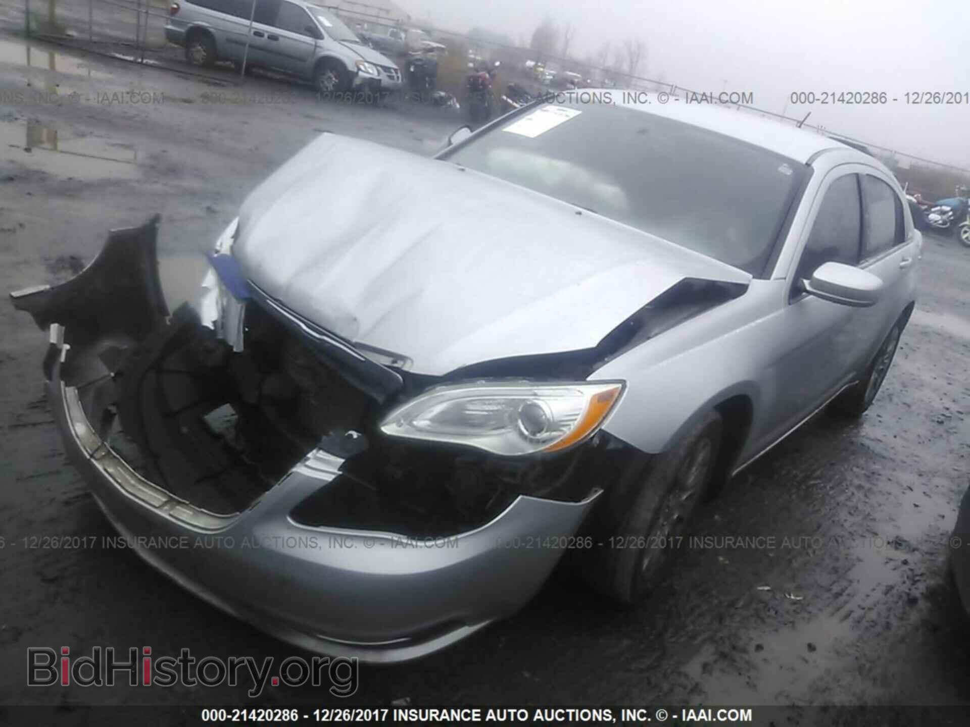 2011 Chrysler 200 - VIN: 1C3BC4FG5BN589469 - Фото 2
