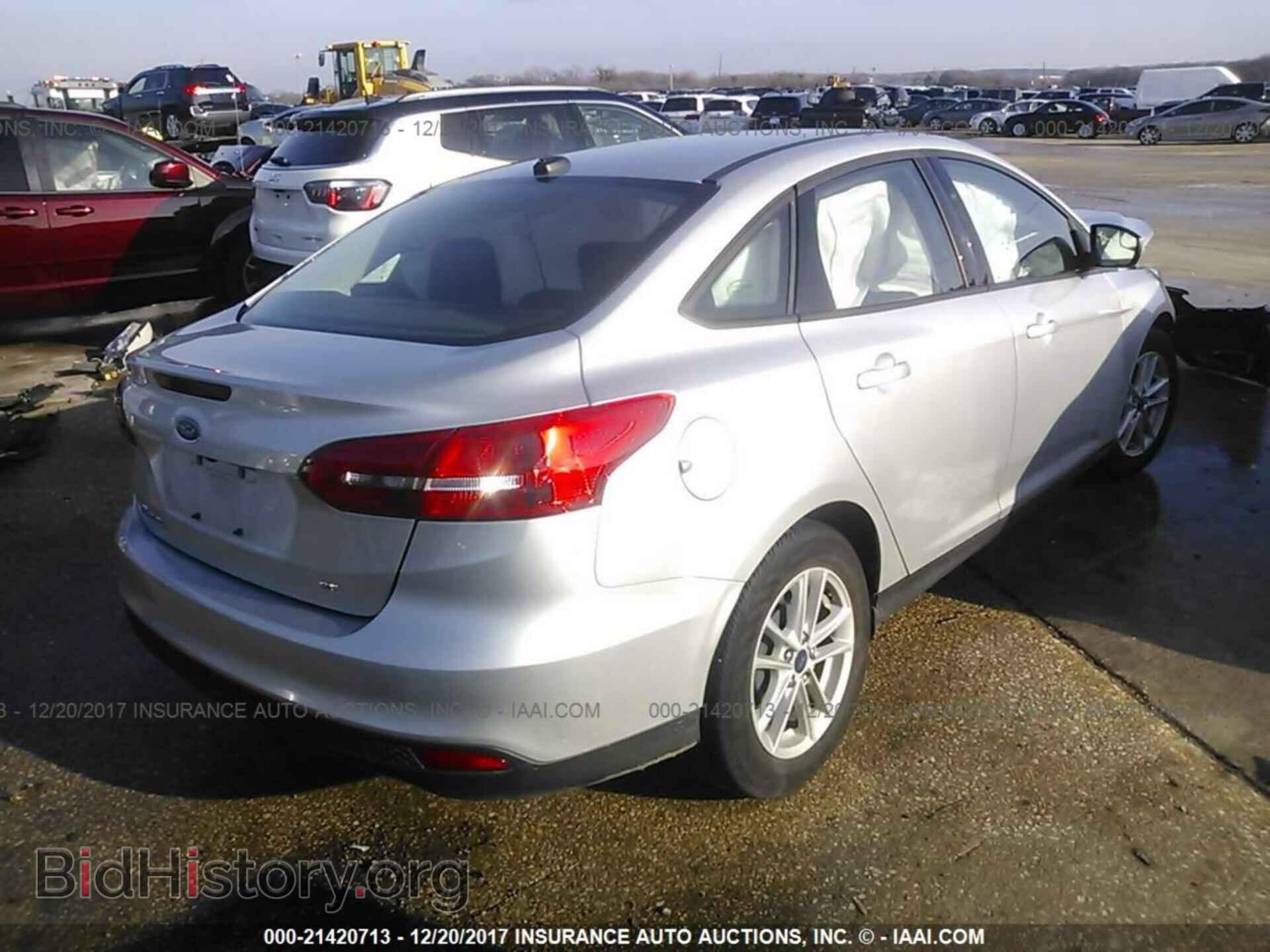 2017 Ford Focus - VIN: 1FADP3F26HL216295 - Photo 4