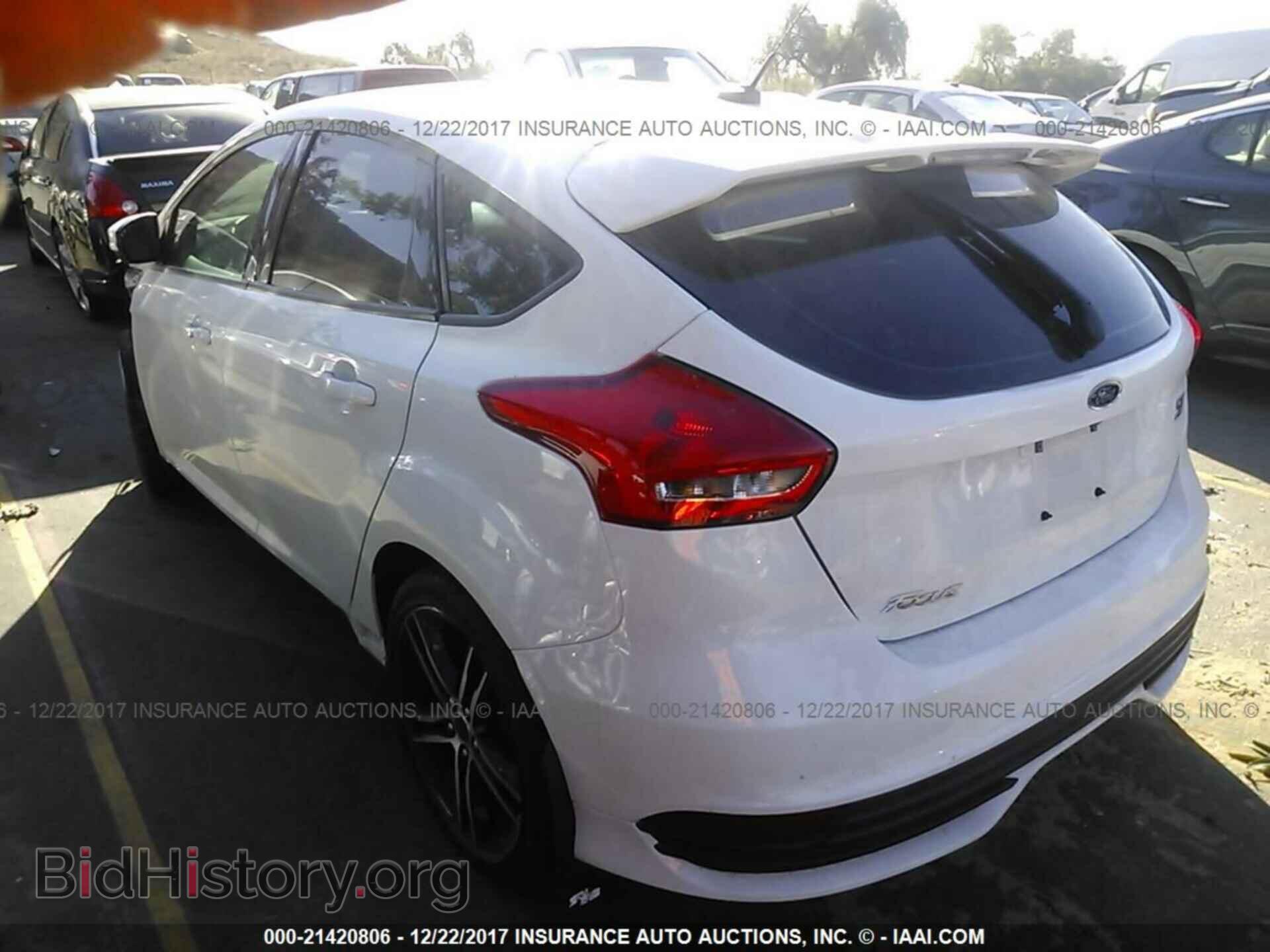 2016 Ford Focus - VIN: 1FADP3L95GL238580 - Photo 3