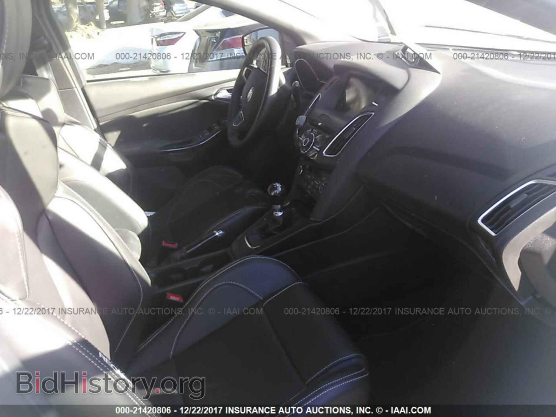 2016 Ford Focus - VIN: 1FADP3L95GL238580 - Photo 5