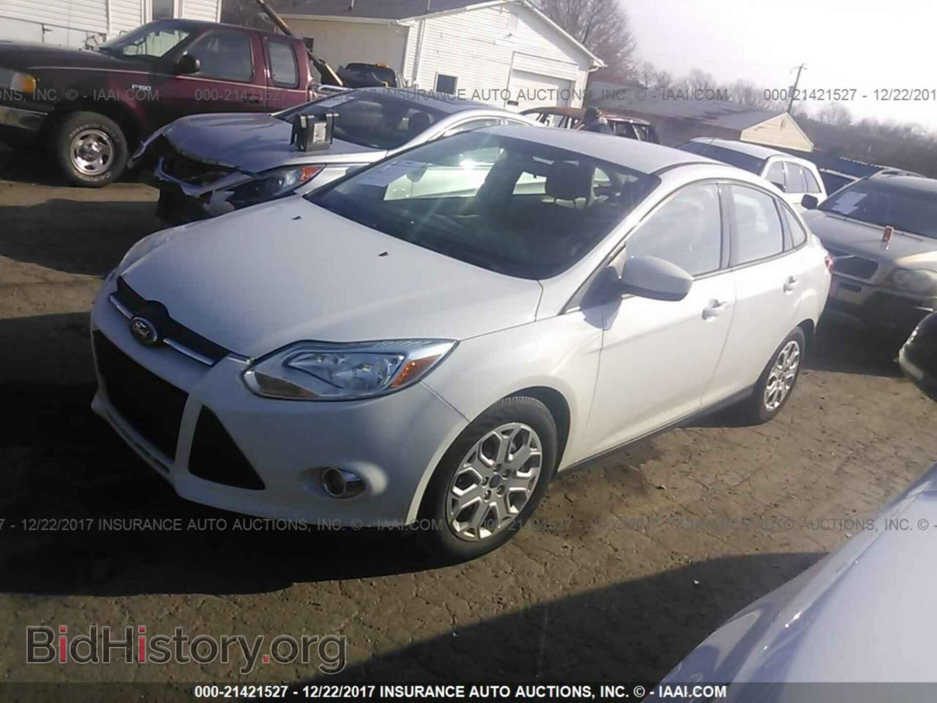 2012 Ford Focus - VIN: 1FAHP3F20CL132189 - Фото 2