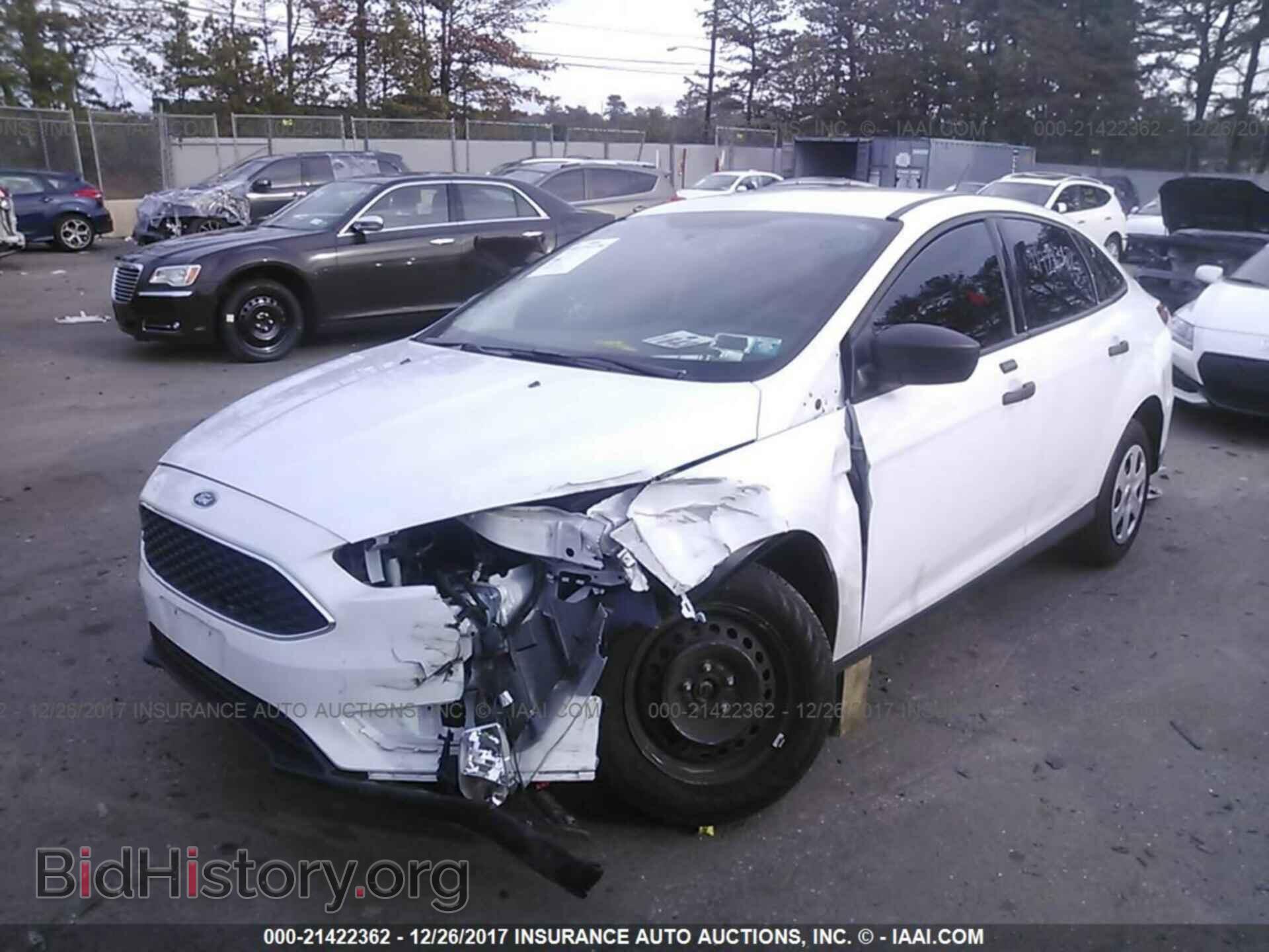 2016 Ford Focus - VIN: 1FADP3E2XGL381203 - Photo 2