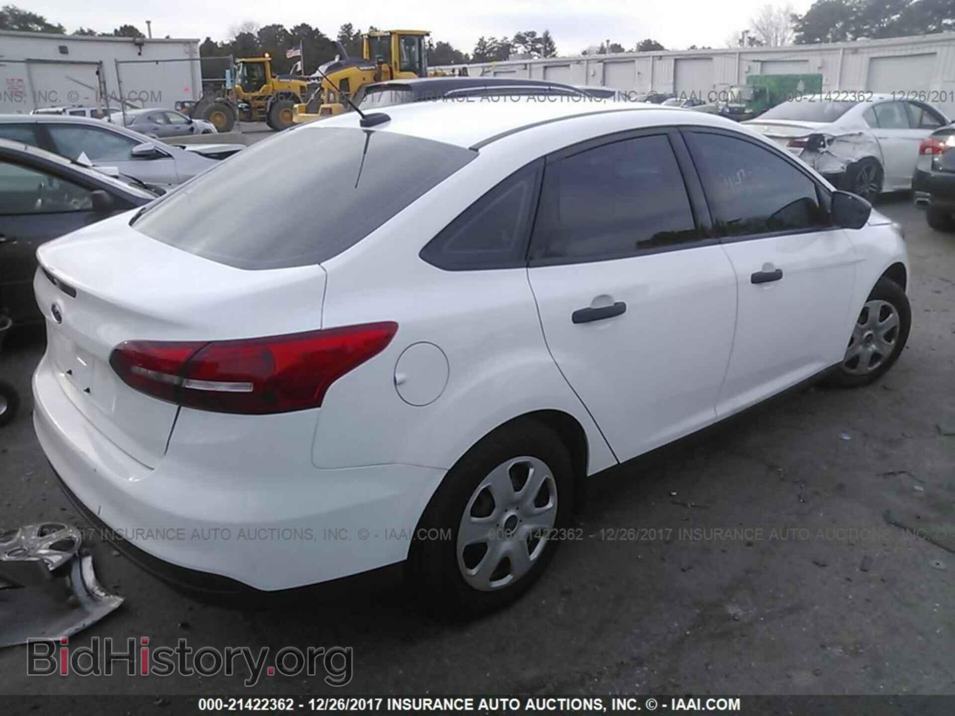 2016 Ford Focus - VIN: 1FADP3E2XGL381203 - Photo 4