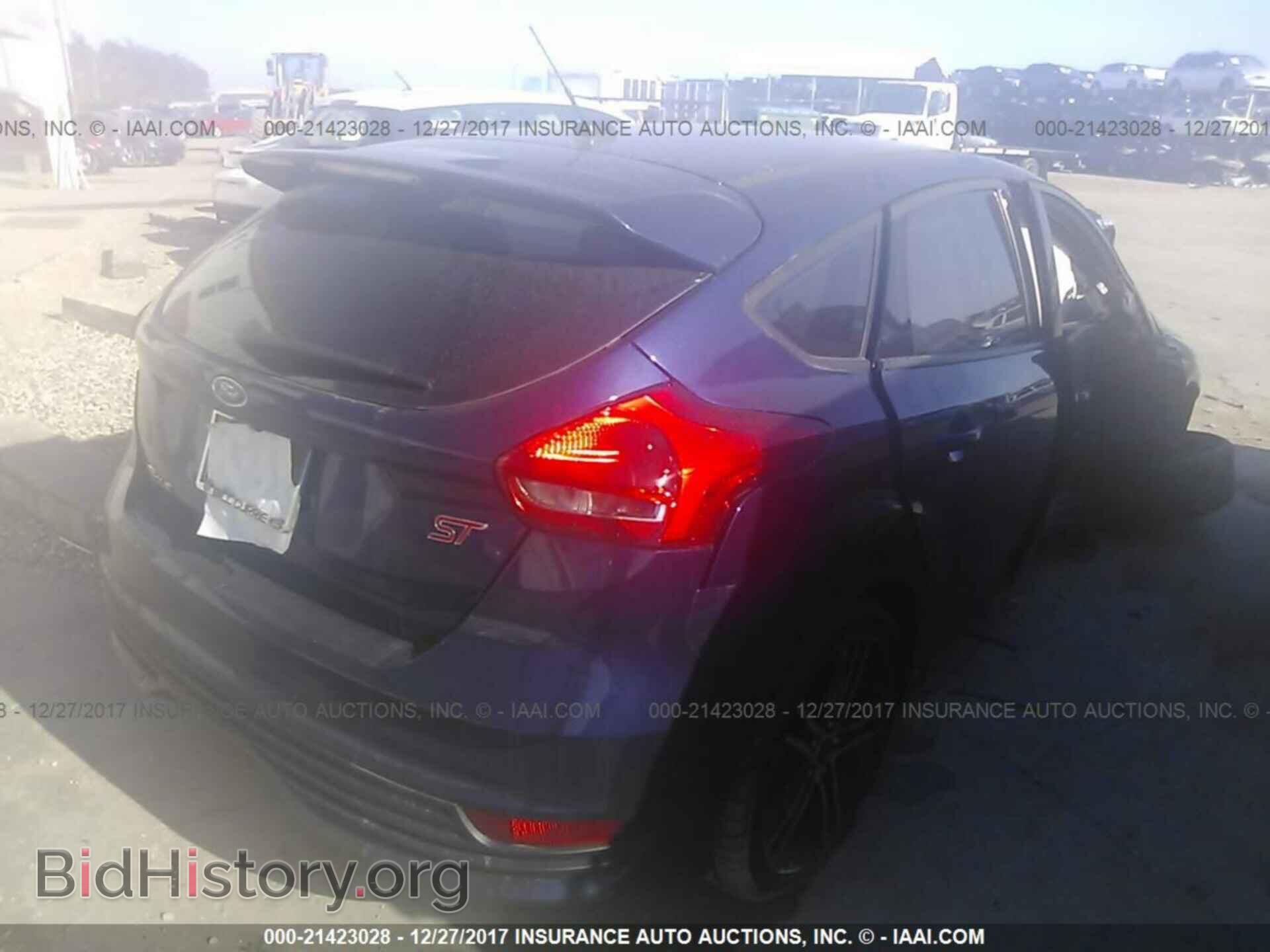 2016 Ford Focus - VIN: 1FADP3L98GL201345 - Photo 4