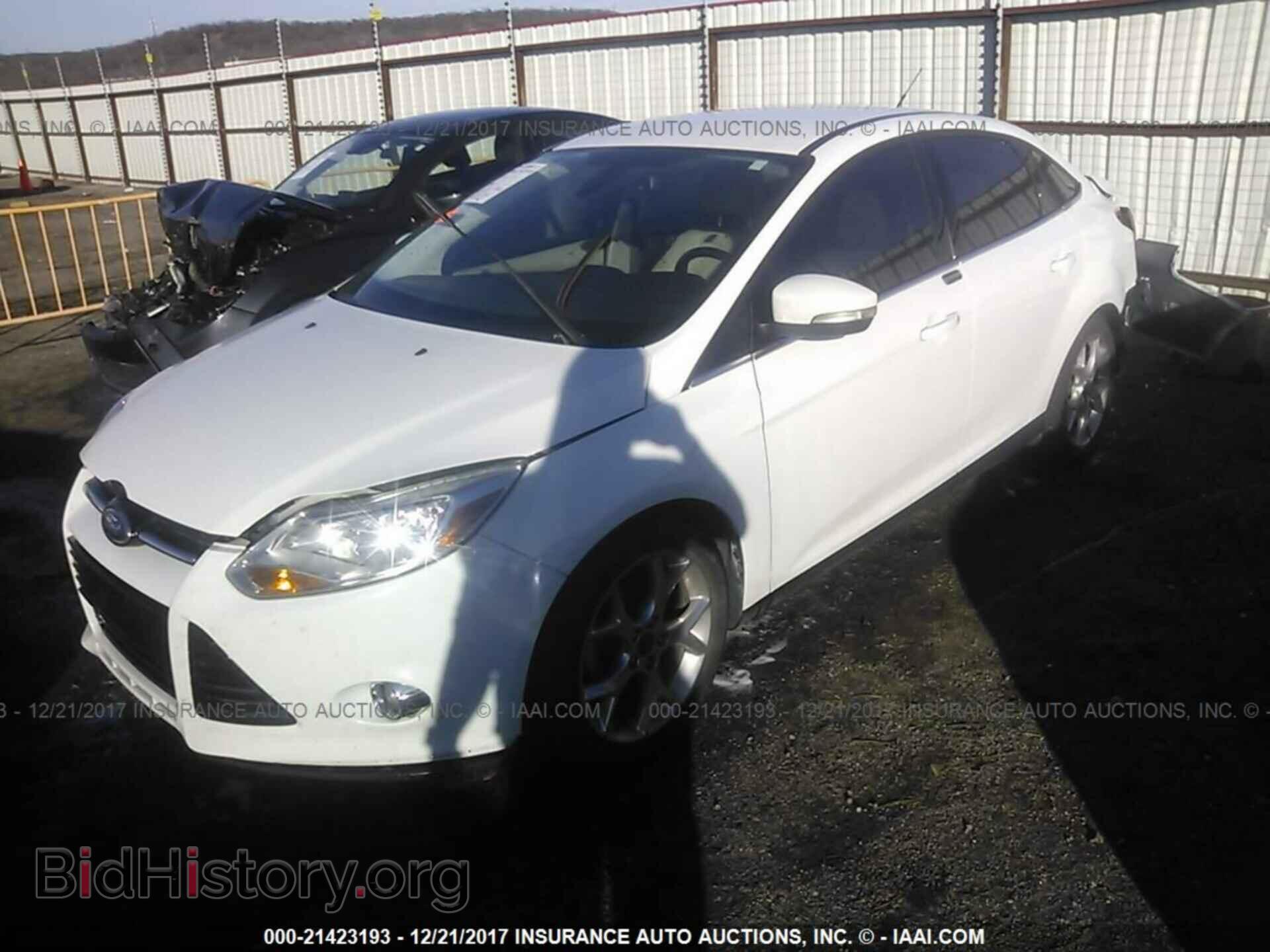 2012 Ford Focus - VIN: 1FAHP3H2XCL449927 - Photo 2