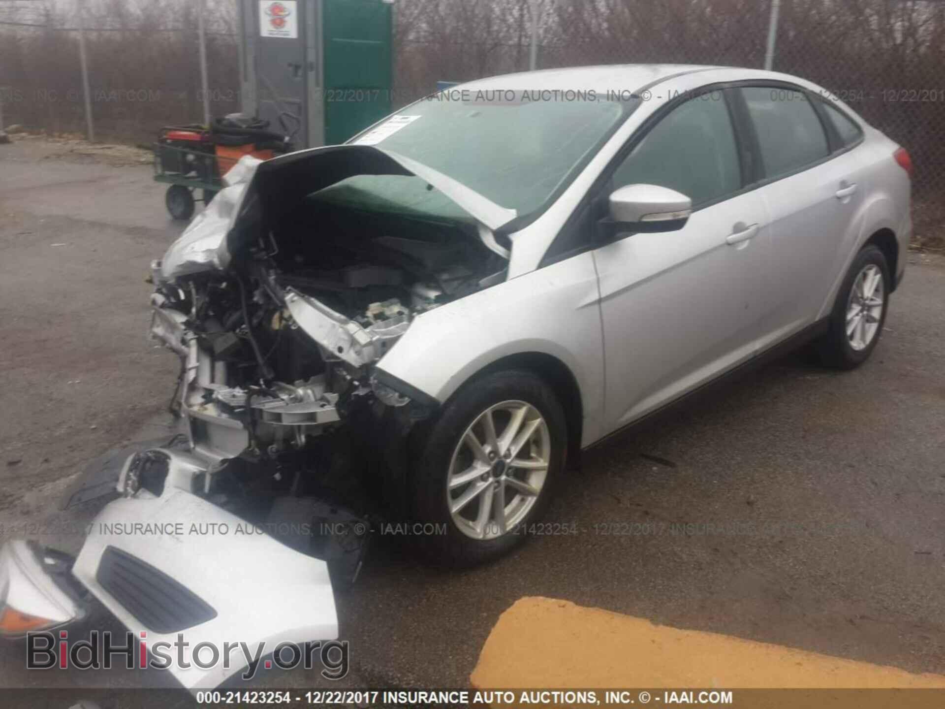 2016 Ford Focus - VIN: 1FADP3F22GL386765 - Photo 2