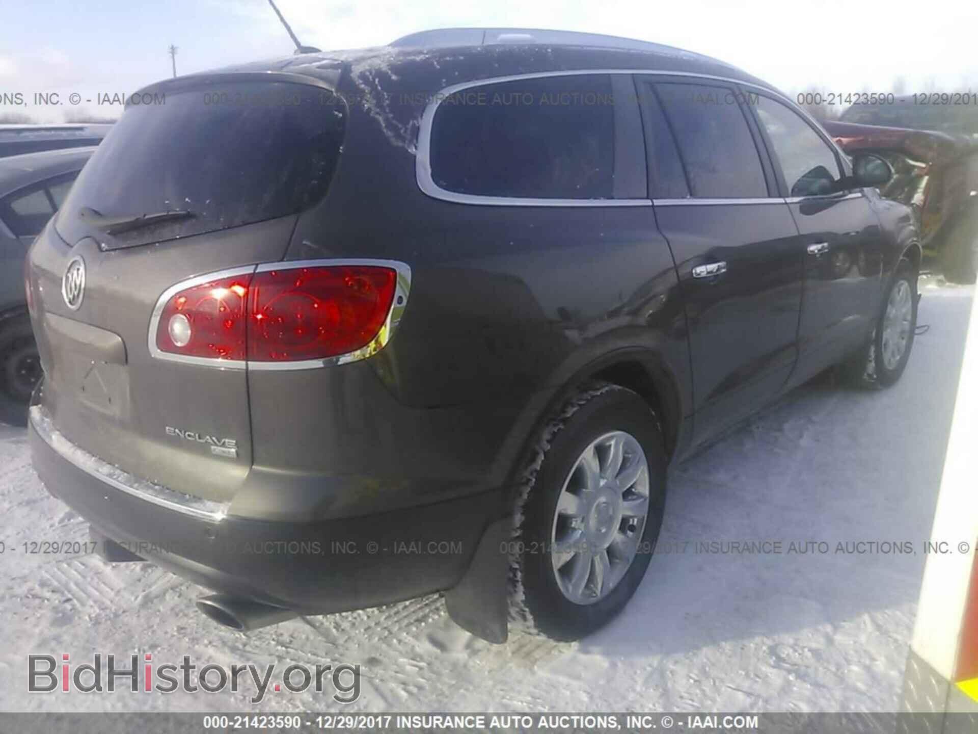 2011 Buick Enclave - VIN: 5GAKVCED6BJ304522 - Photo 4